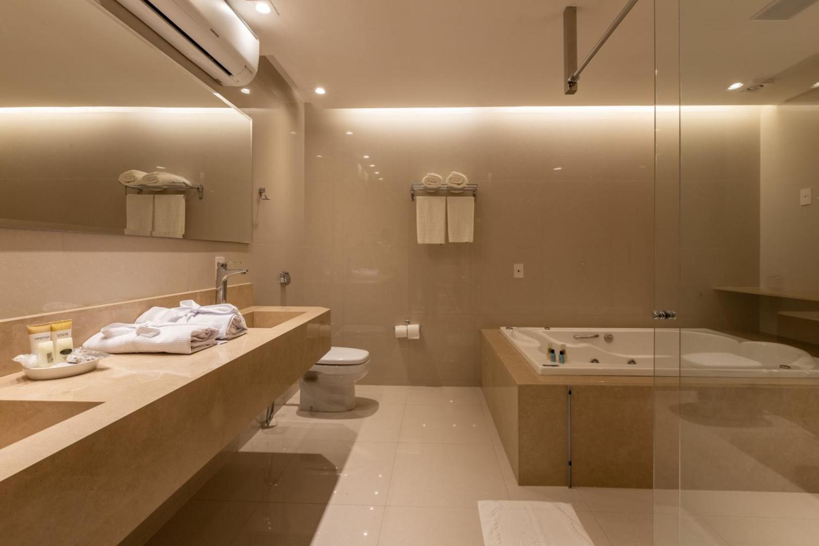 King Suite with Spa Bath photo 2