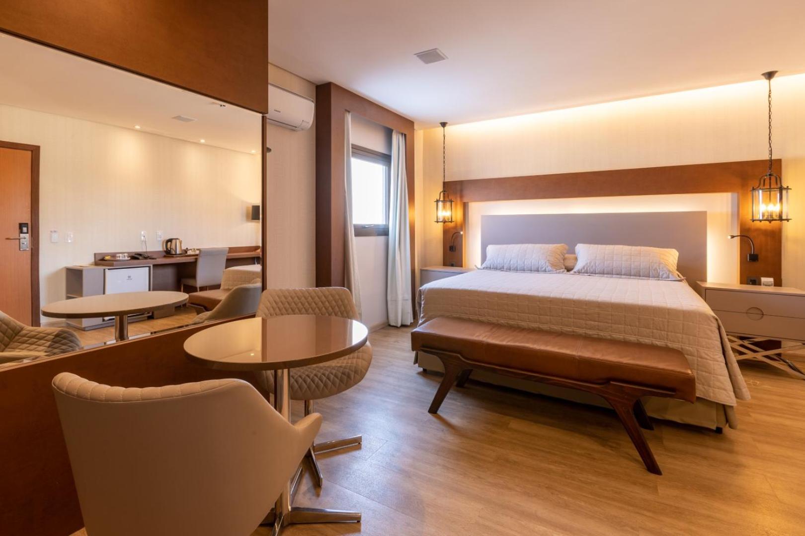 Superior King Suite photo 1