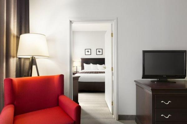 Queen Suite with Sofa Bed - Disability Access - Photo 3