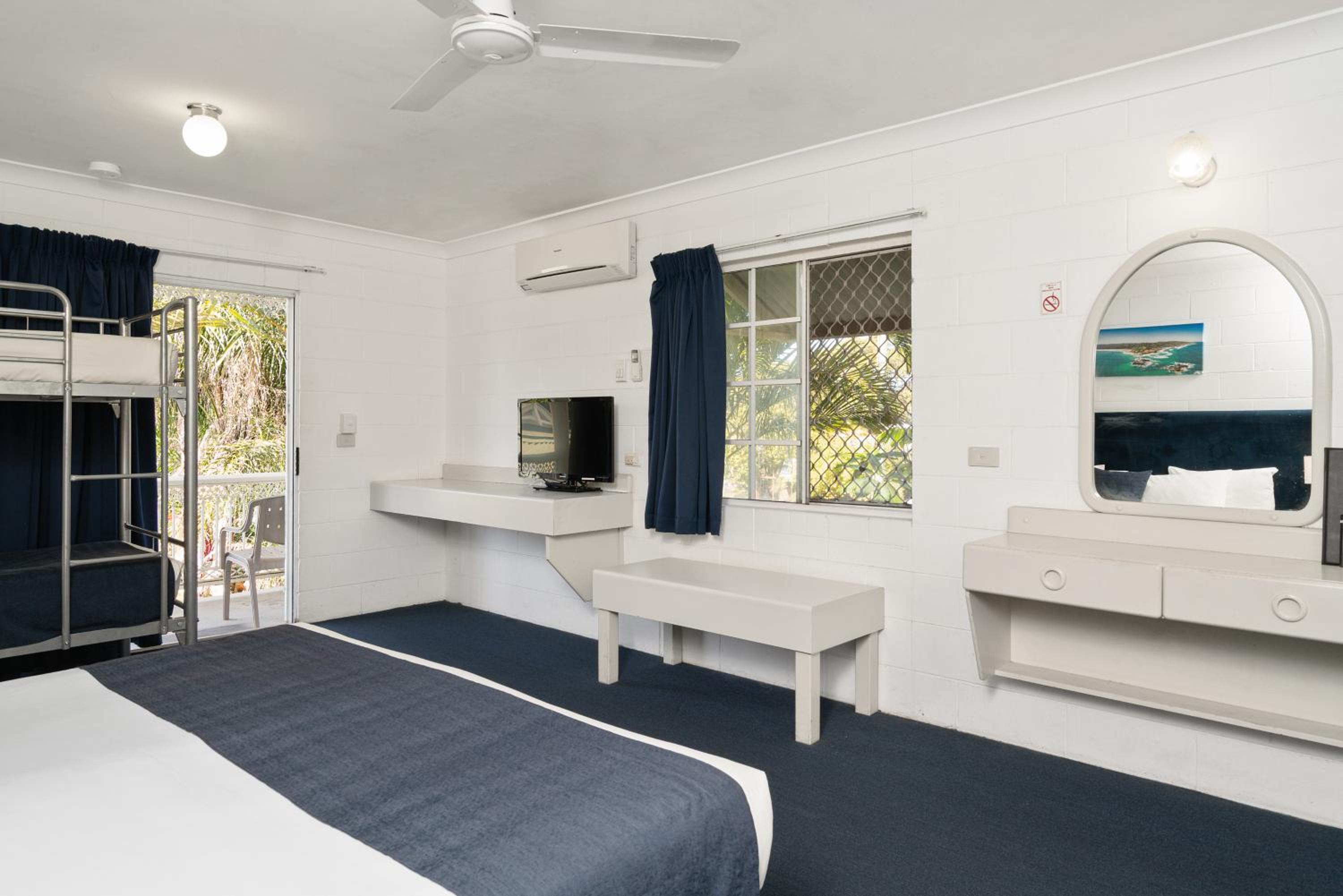 Standard Family Room - Photo 7