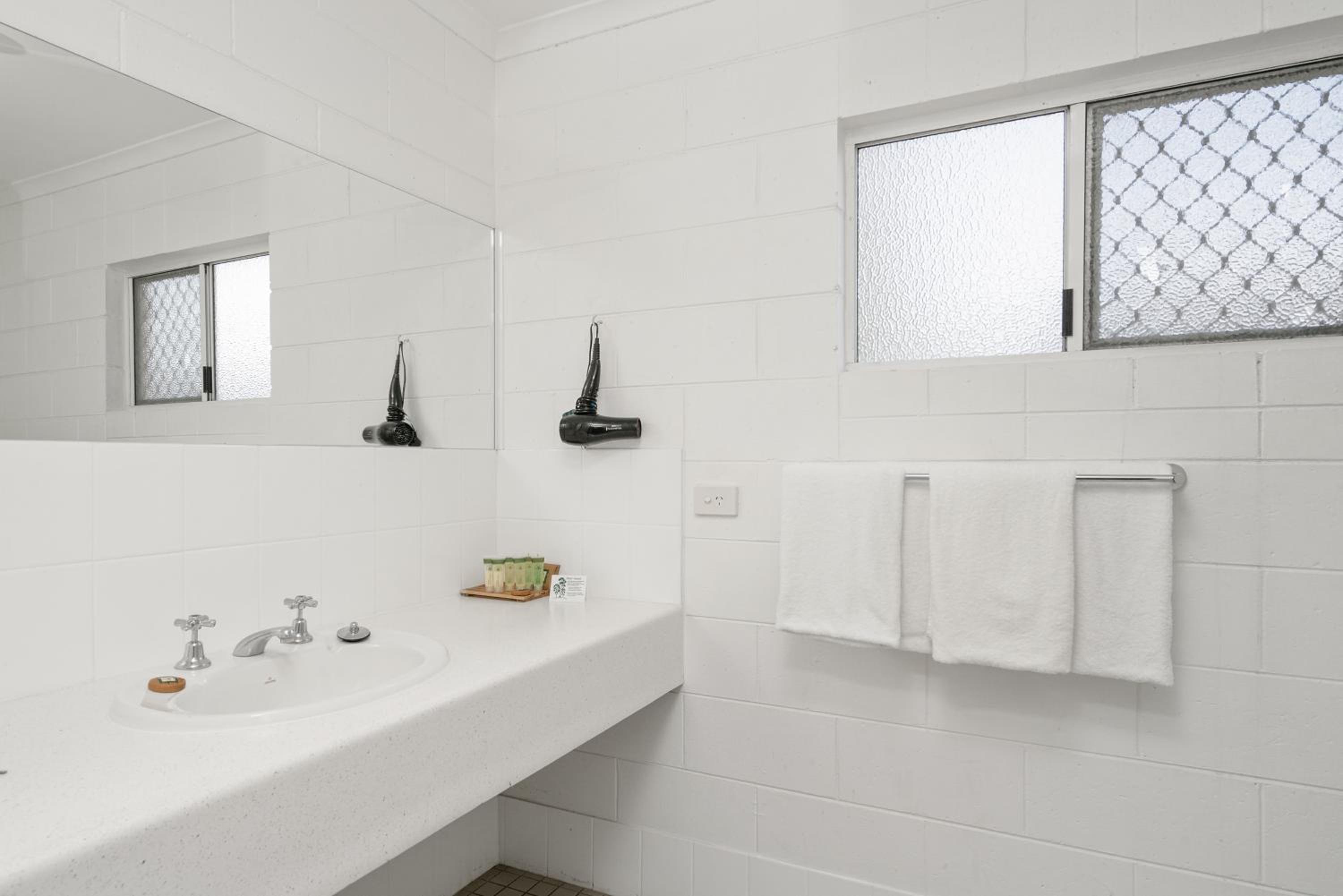 Deluxe Family Suite - Photo 3