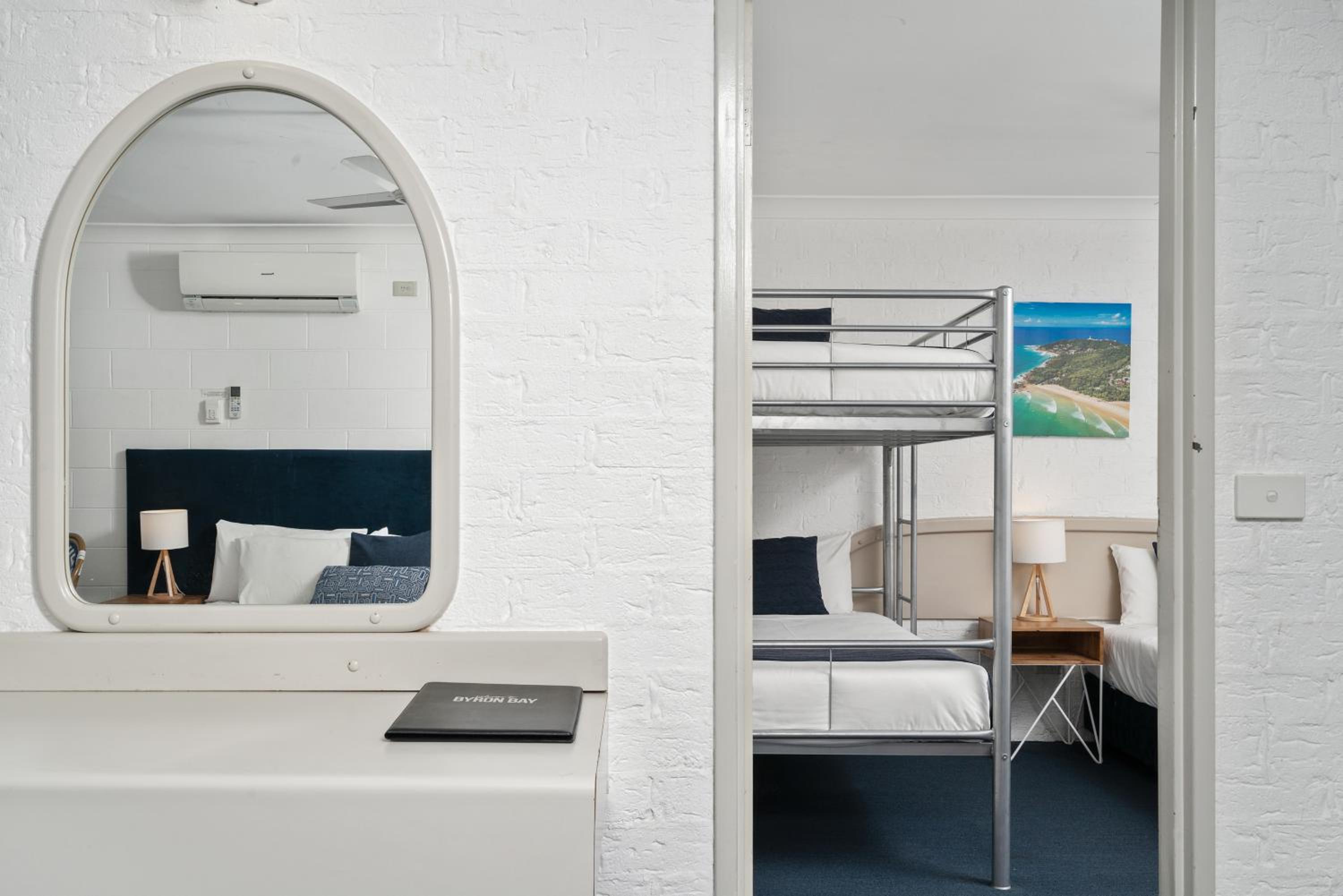 Deluxe Family Suite - Photo 25