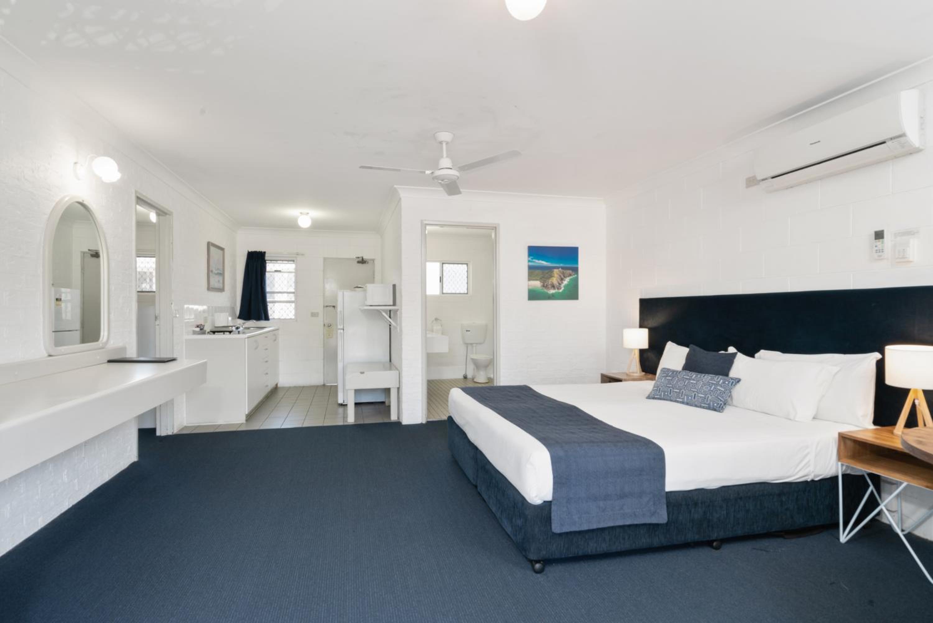 Deluxe Family Suite - Photo 12