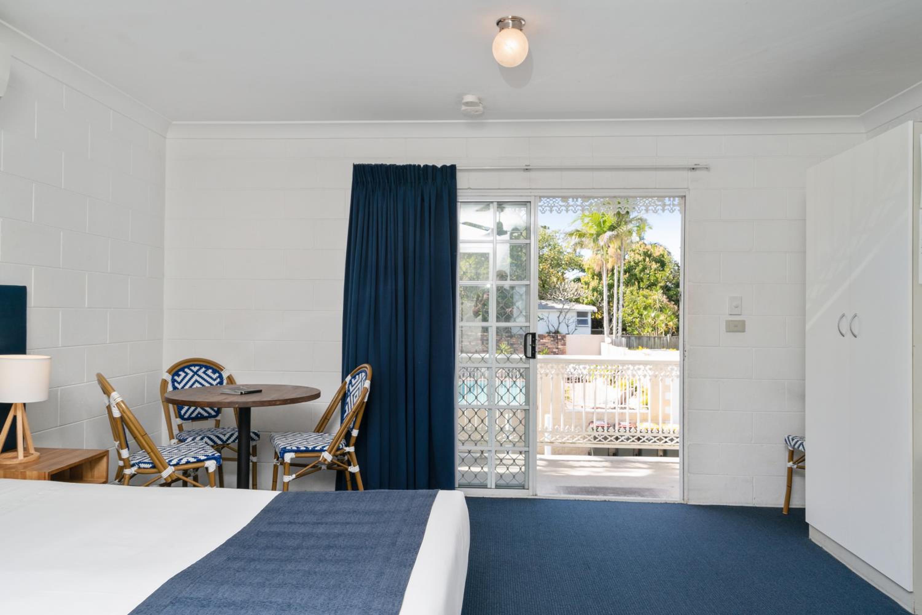 Deluxe Family Suite - Photo 7