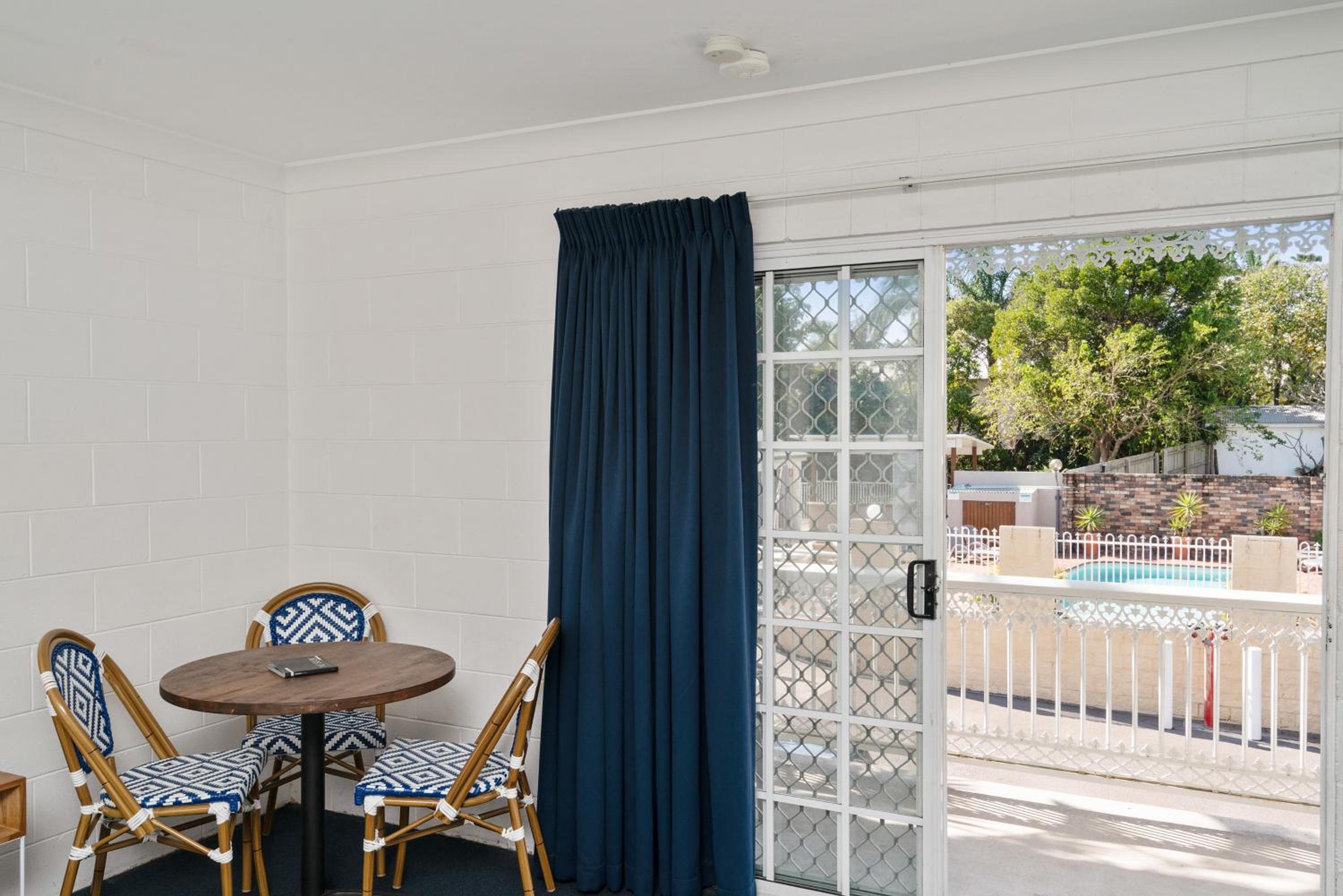 Deluxe Family Suite - Photo 8