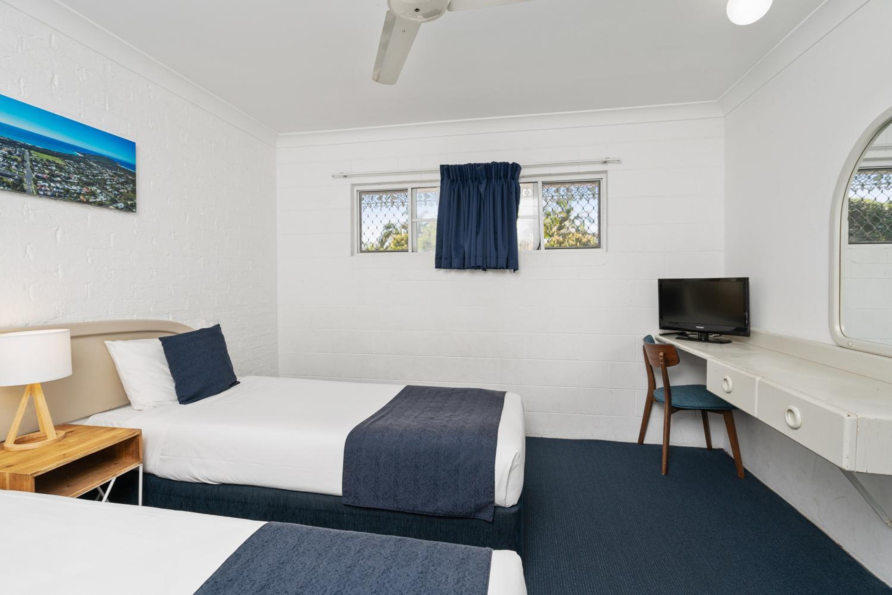 Deluxe Family Suite - Photo 20