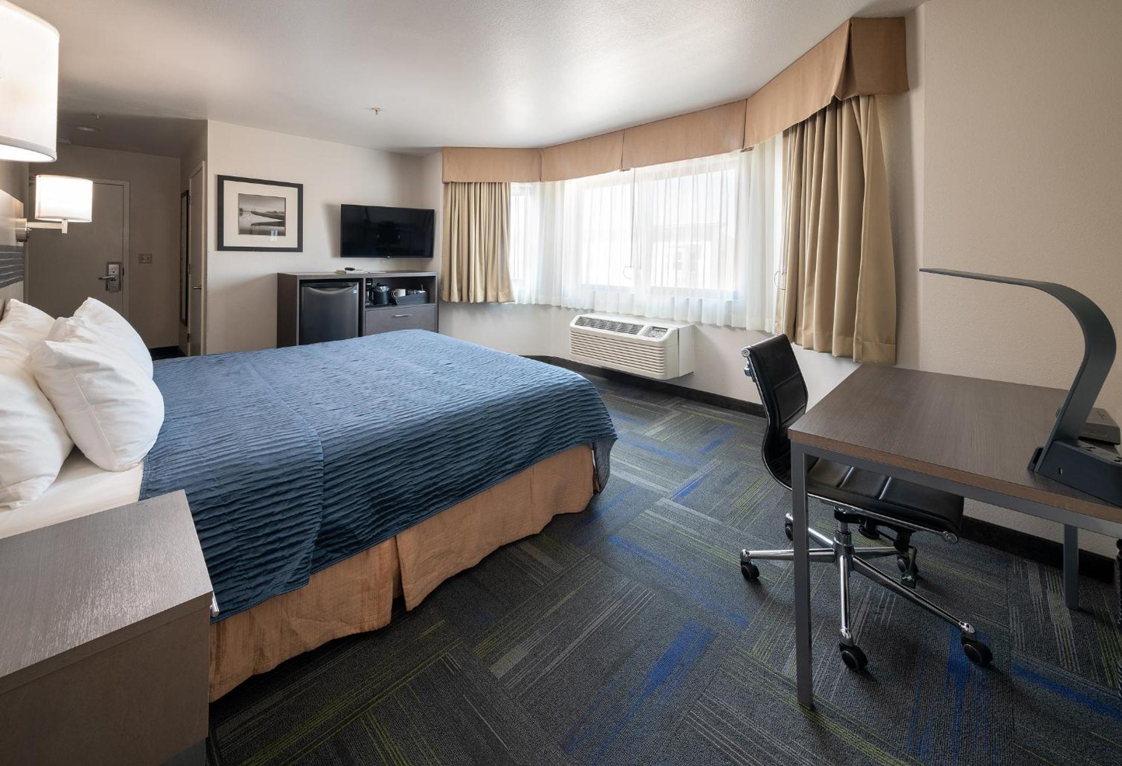 Quadruple Room thumbnail 6