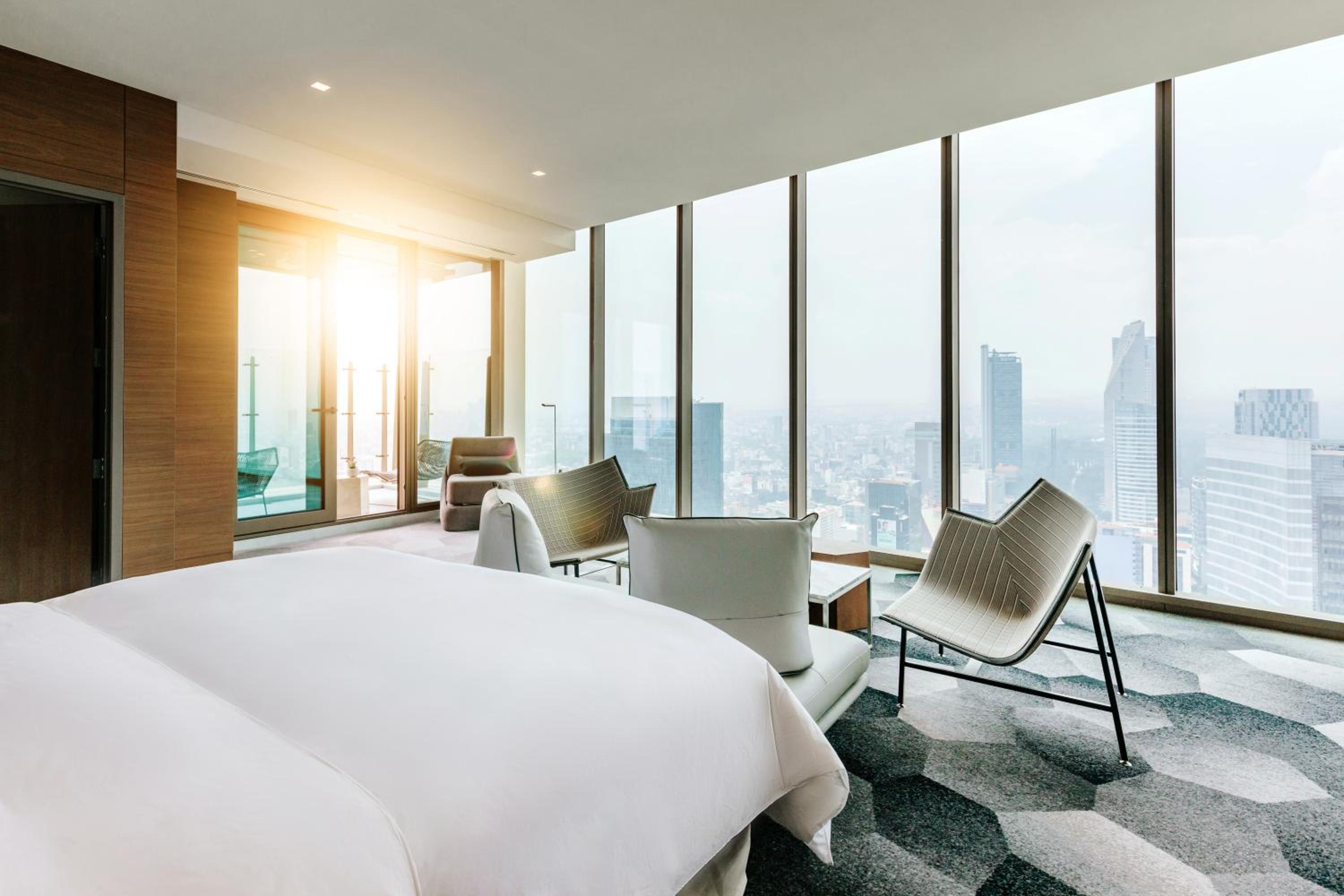 Imperial Suite with One King Bed and View - Club Millesime Access thumbnail 6