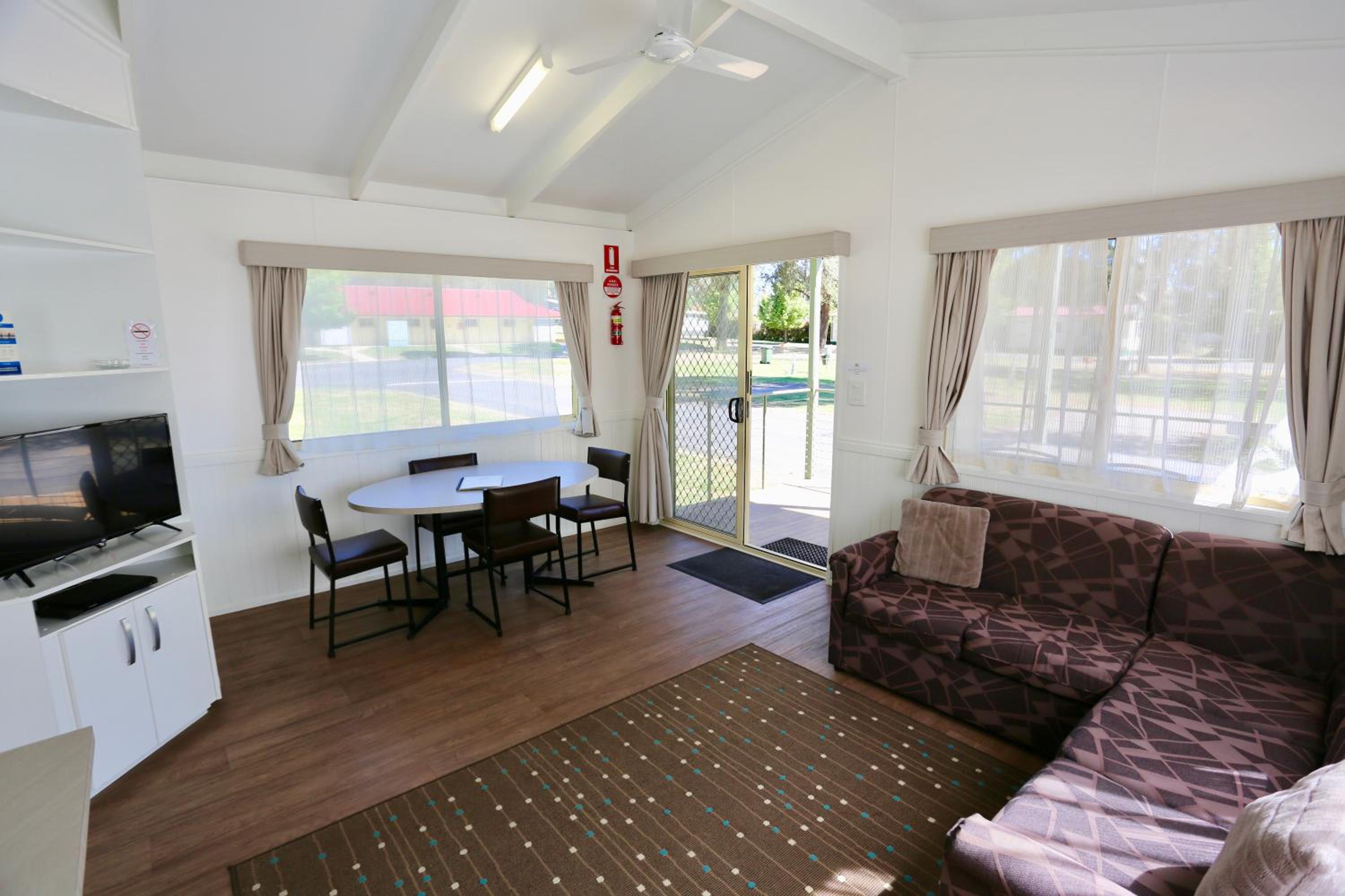 Two-Bedroom Cottage photo 2