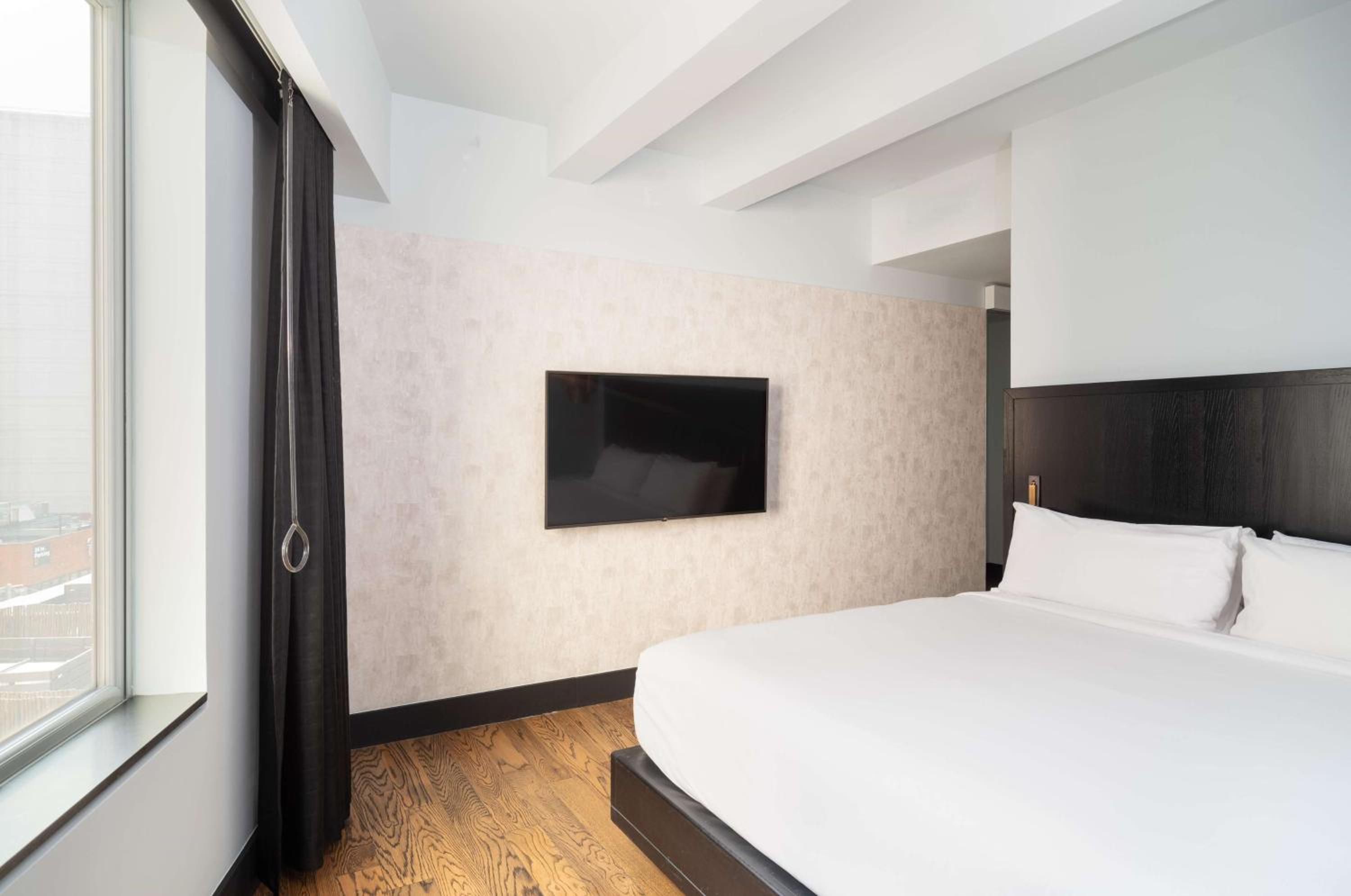 Queen Room with Accessible Shower - Disability Access