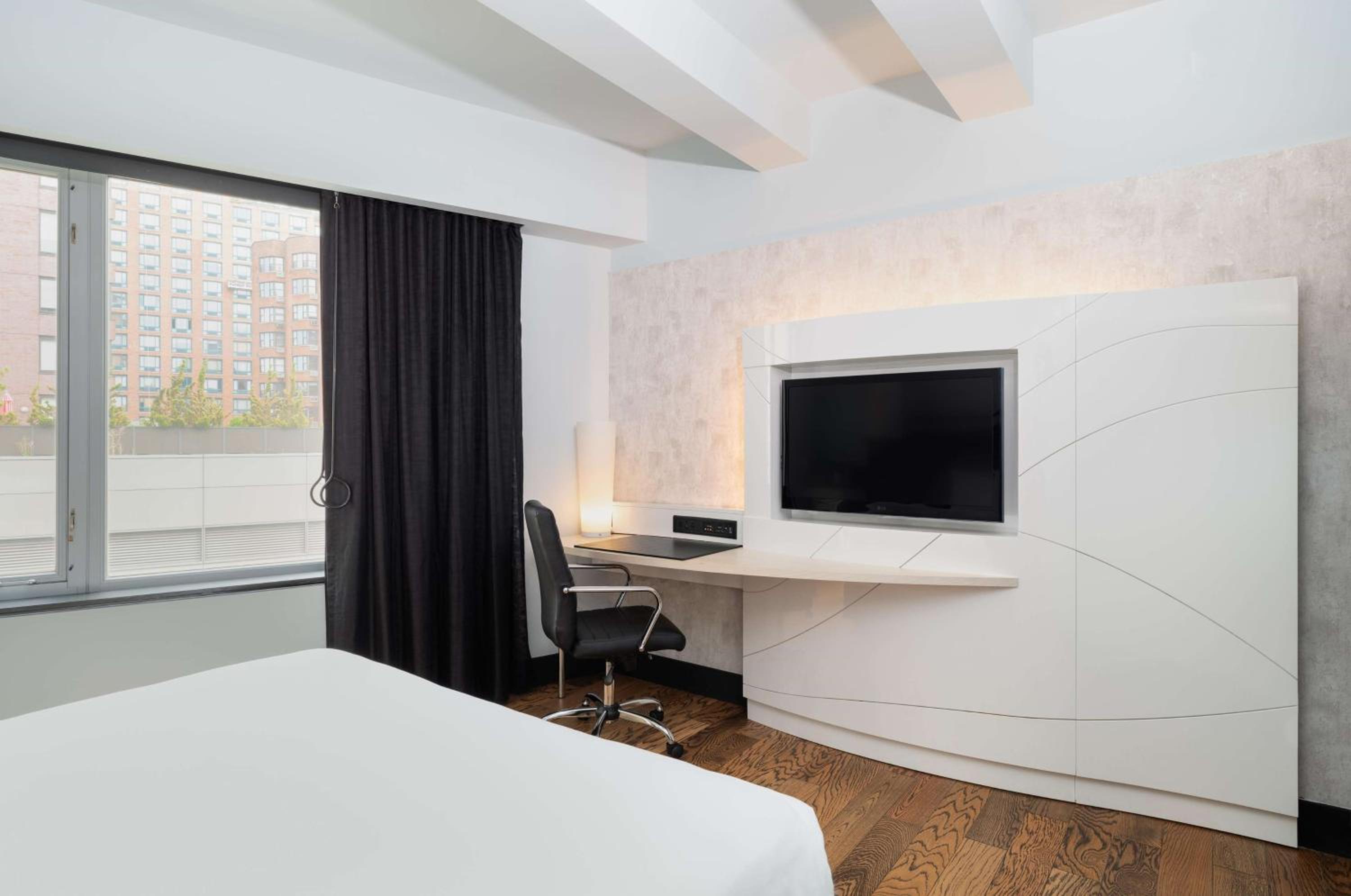 King Room with Accessible Shower - Disability Access