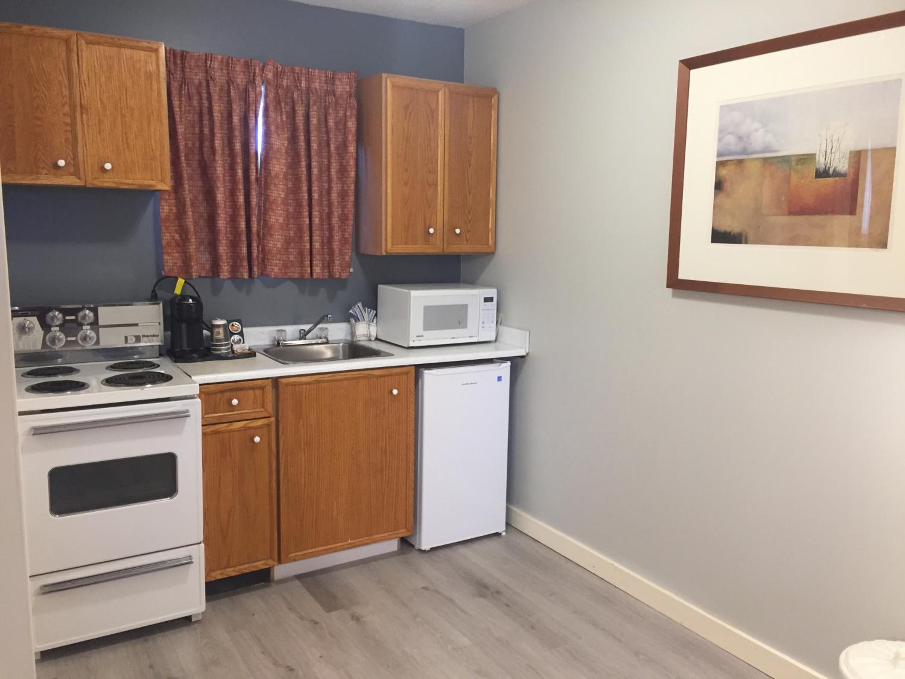 King Studio Signature Suite - newly renovated photo 2