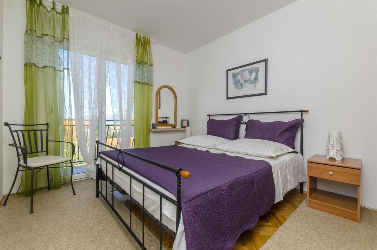 Three-Bedroom House photo 3