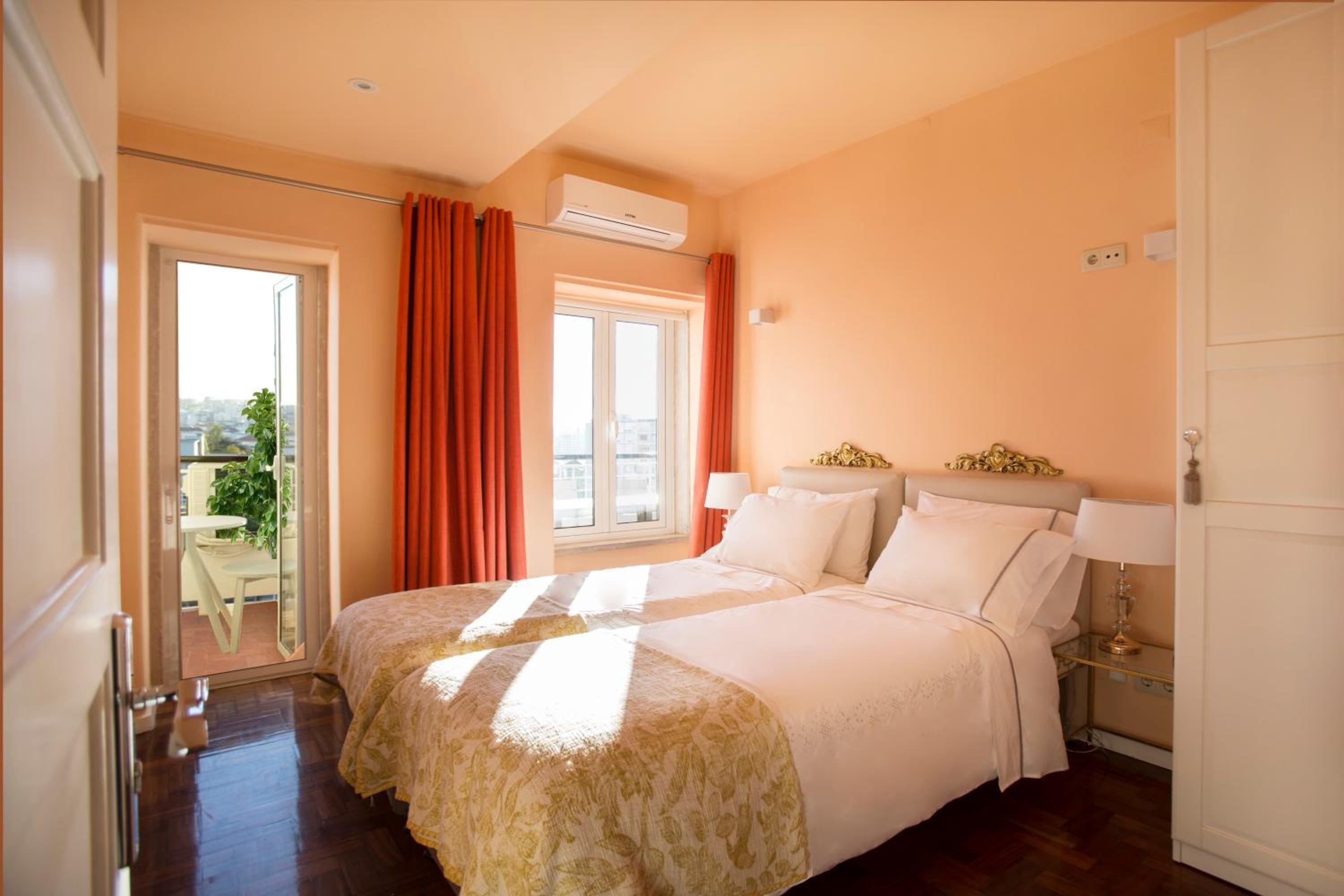Apartment with Balcony - Photo 30