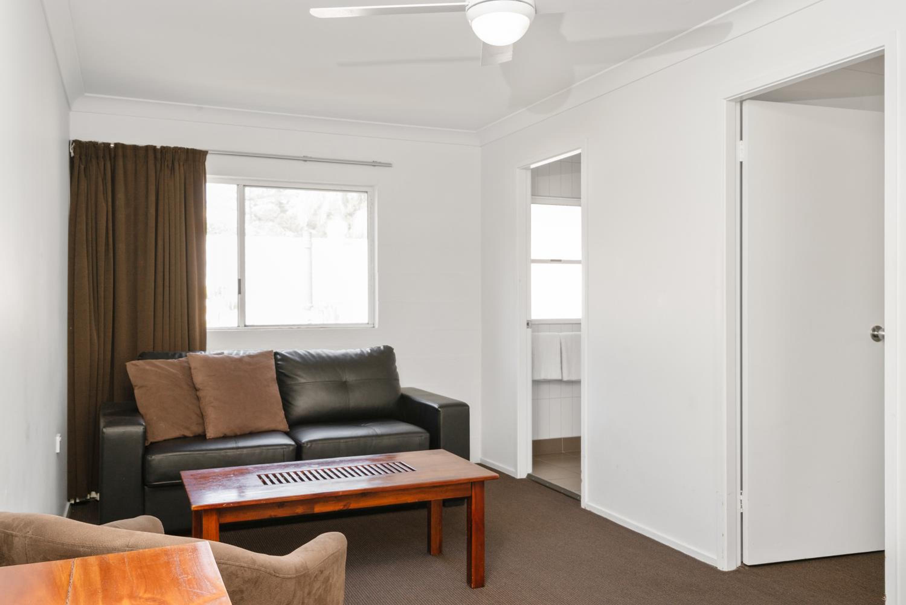 Three-Bedroom Apartment with Two Bathrooms thumbnail 5