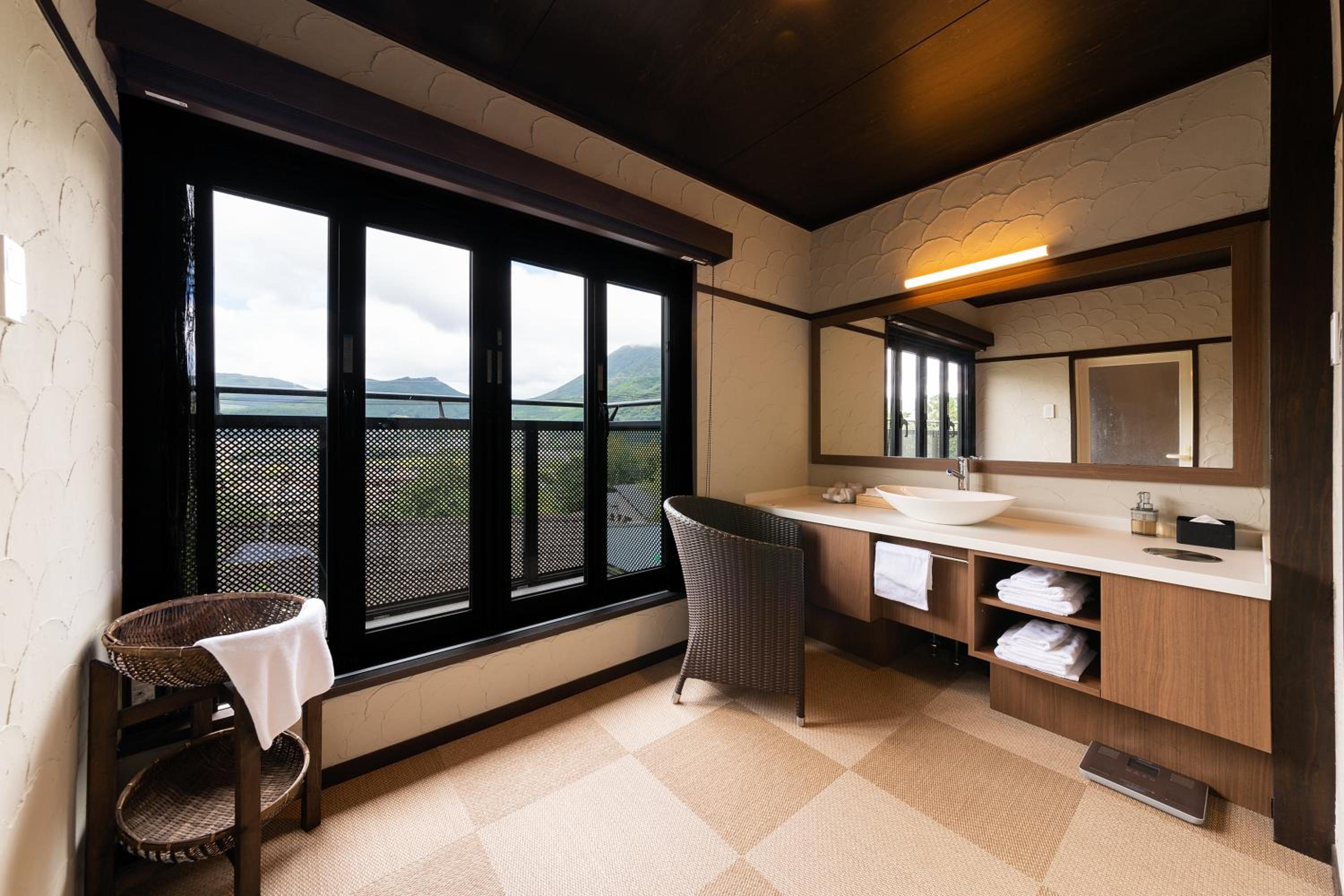 Deluxe Twin Room with Tatami Area with Semi Open-Air Bath - Annex - (61㎡) - Photo 5