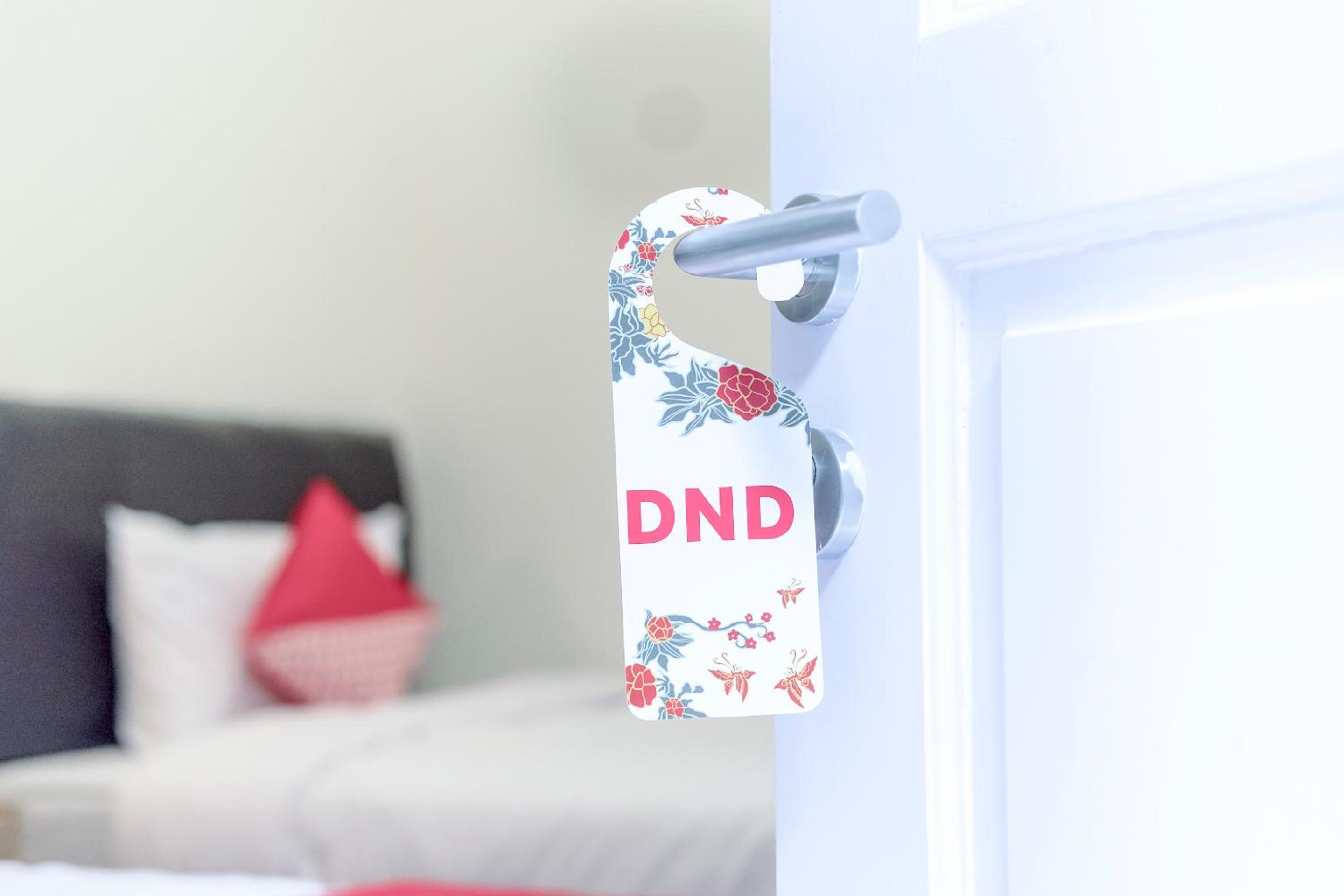 Standard Twin Room - Photo 9