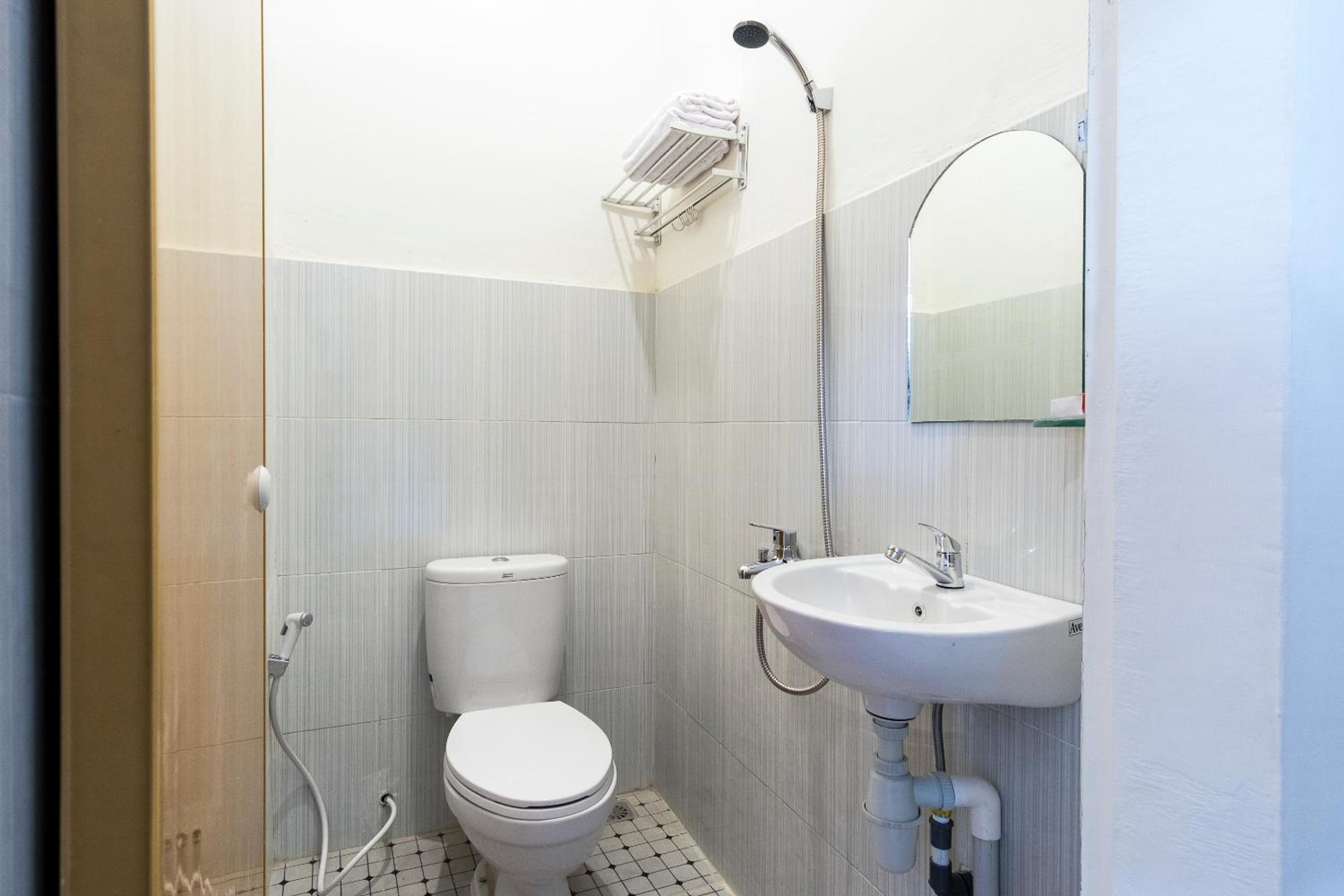 Standard Twin Room - Photo 5