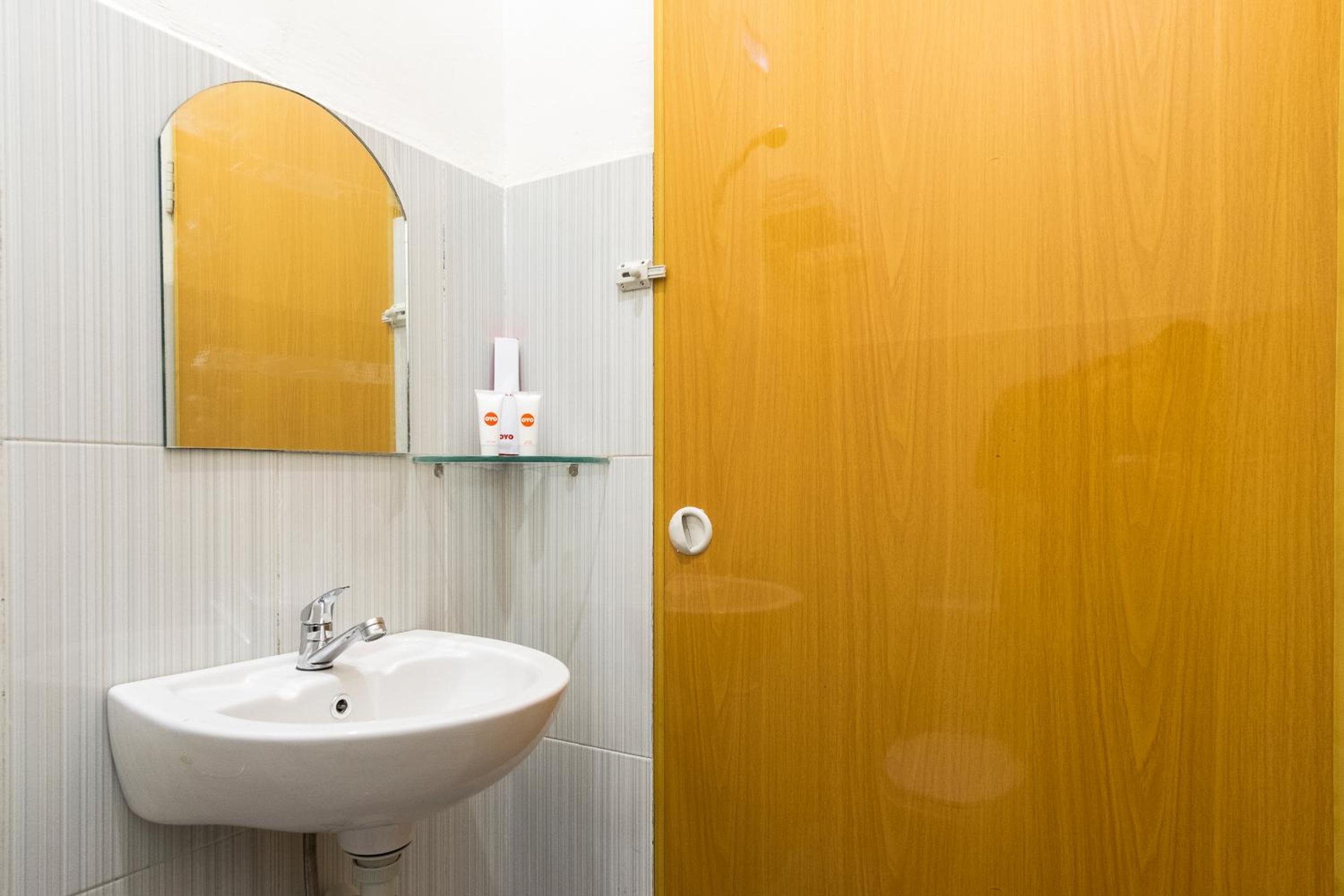 Standard Twin Room - Photo 4