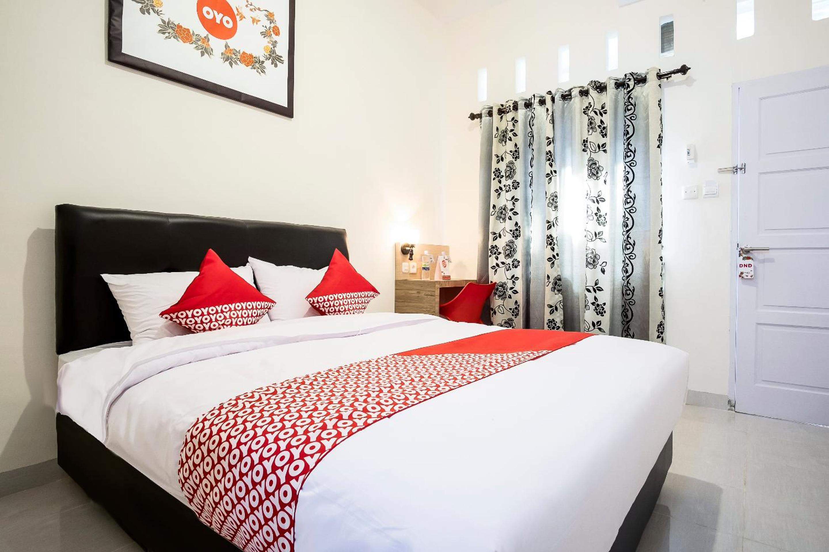 Deluxe Double Room - Photo 9
