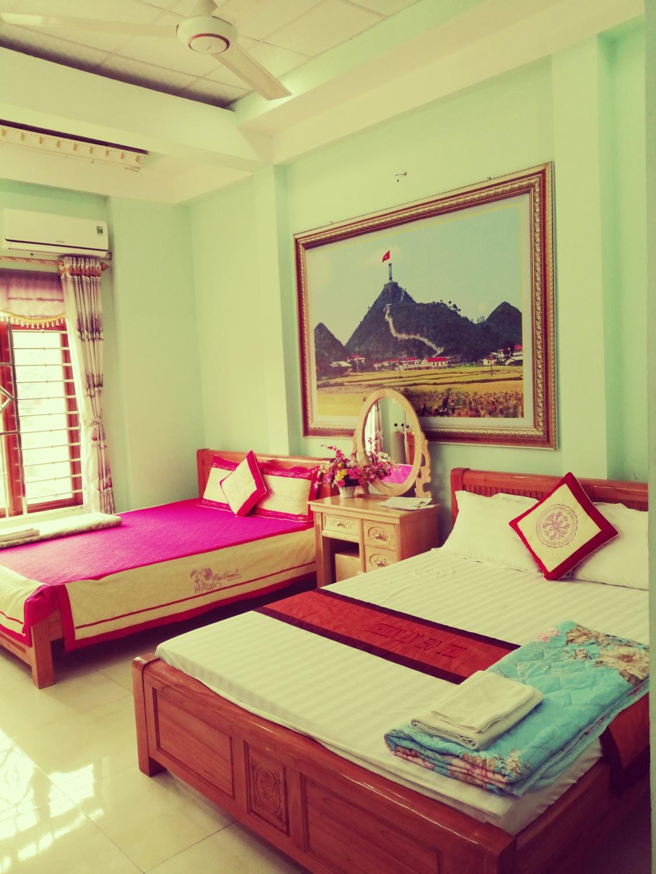 Deluxe King Room with Two King Beds photo 3