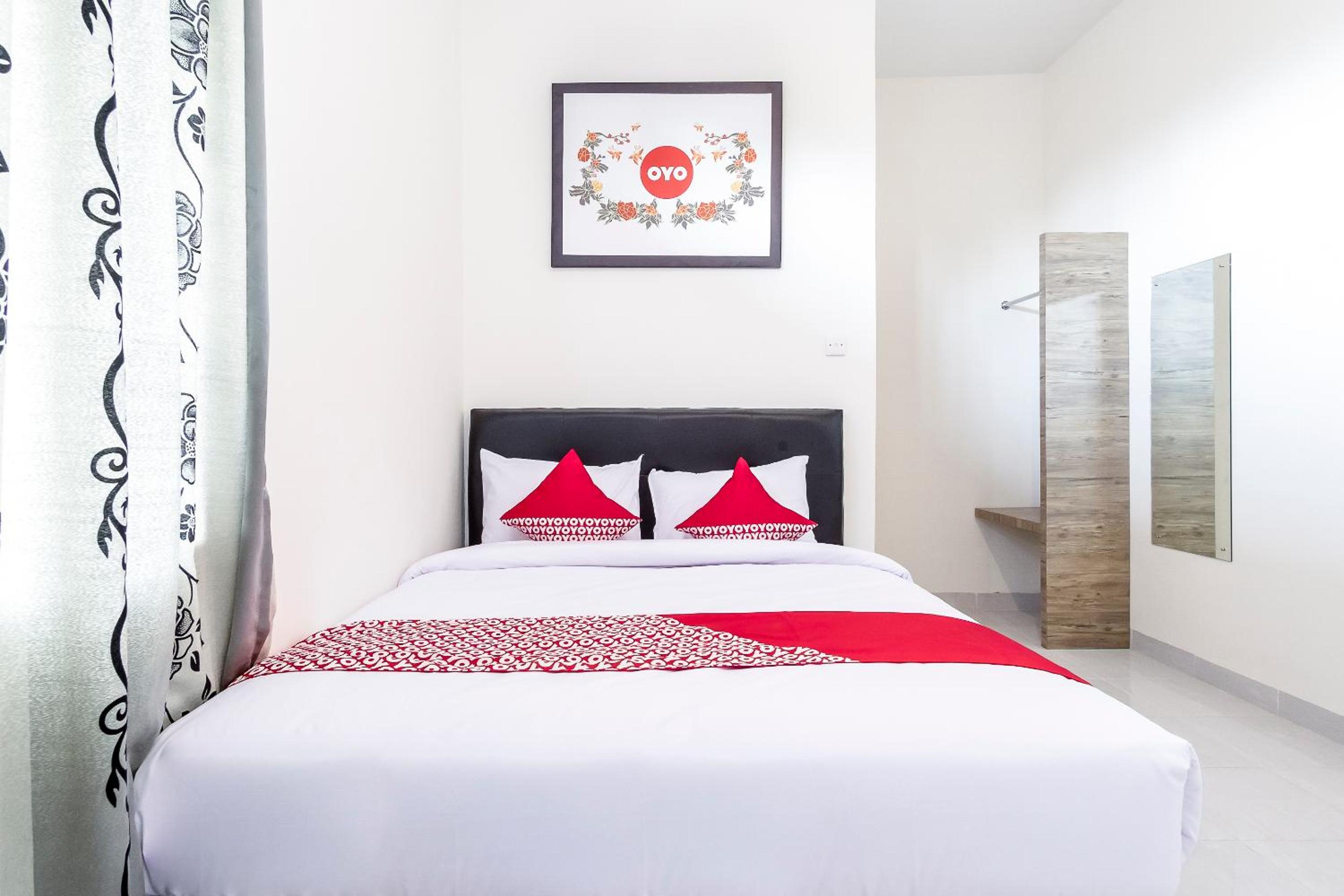 Deluxe Suite - Photo 13