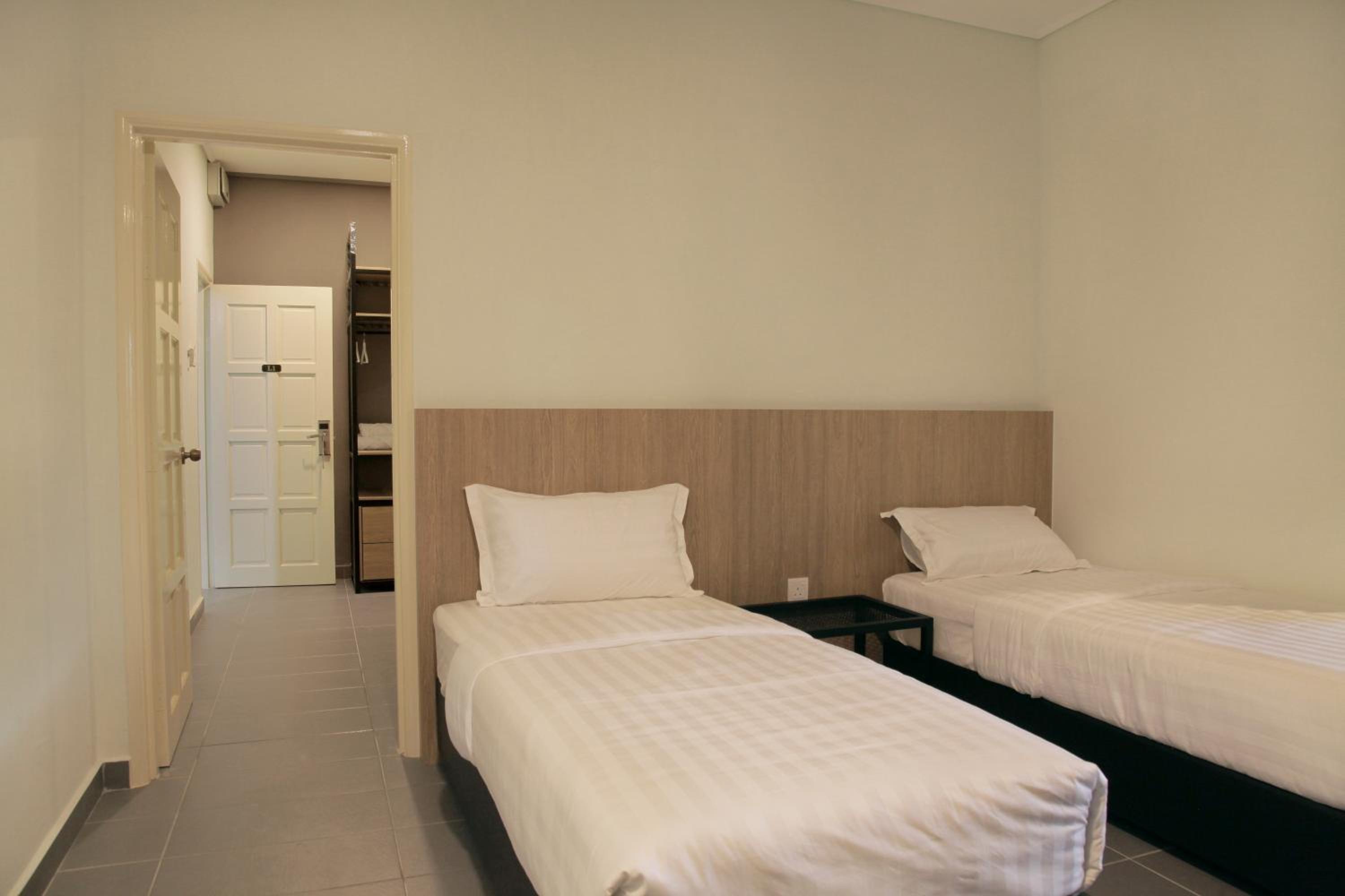 Twin Room with Private Bathroom