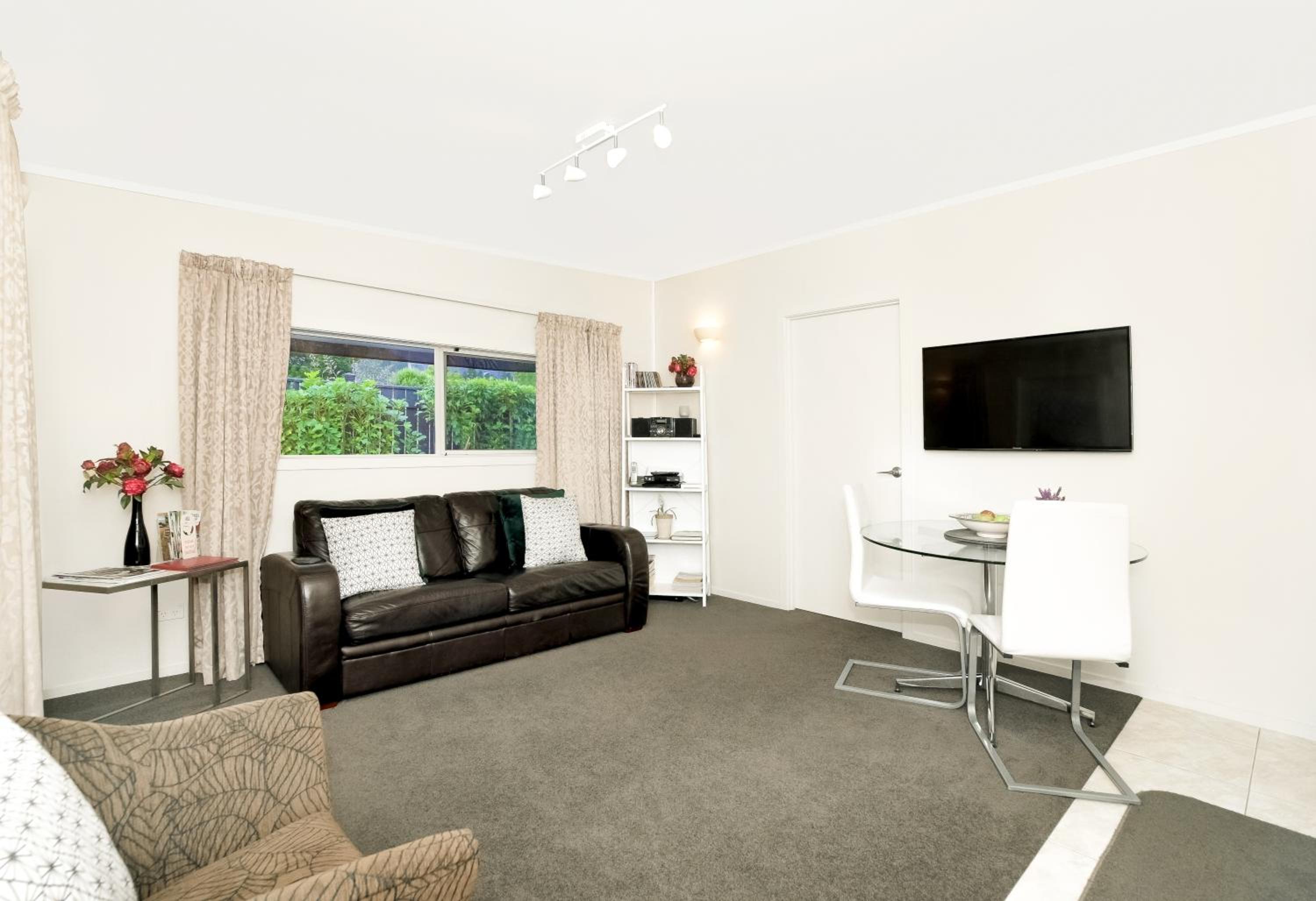 One-Bedroom Apartment - Photo 4
