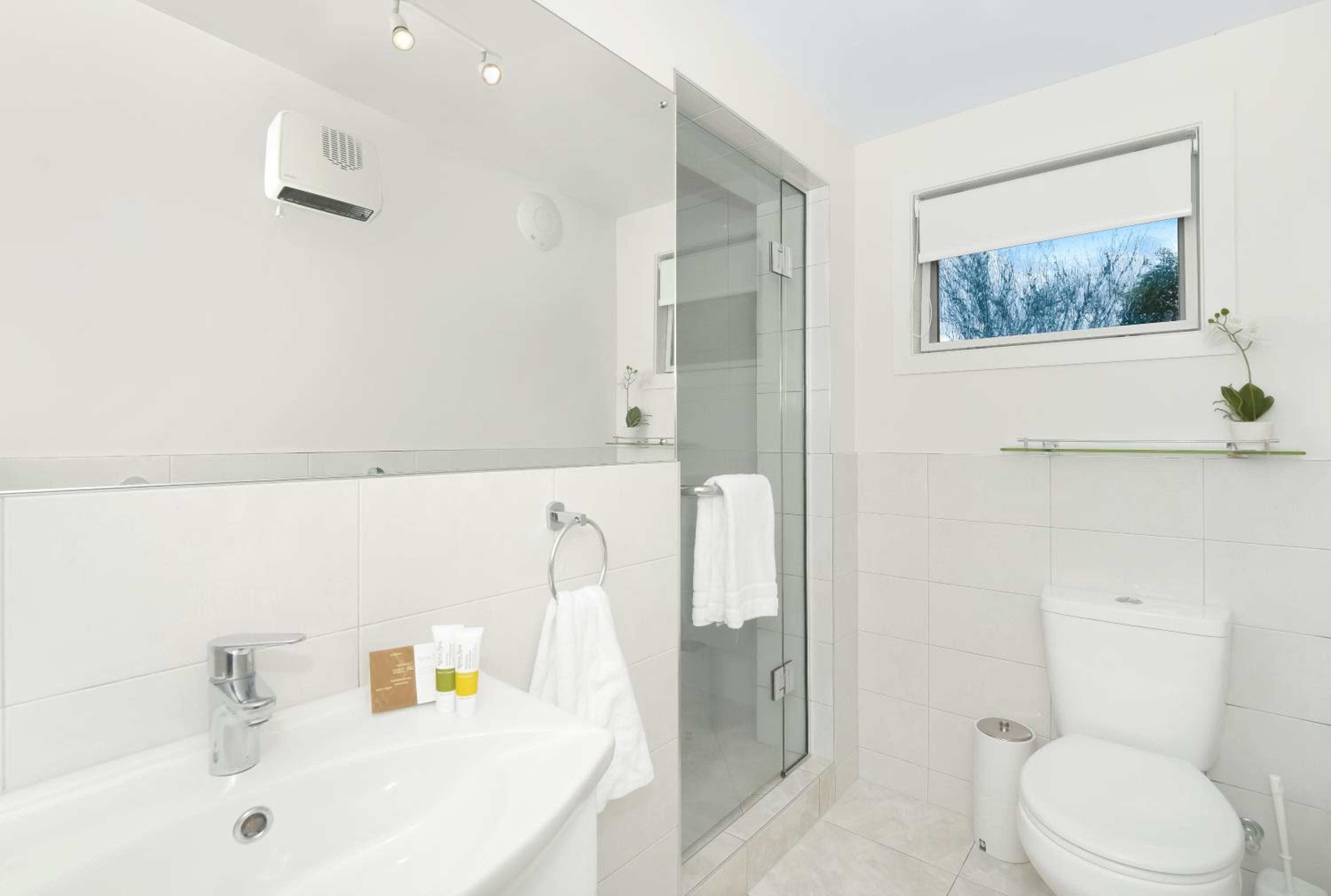 One-Bedroom Apartment - Photo 7