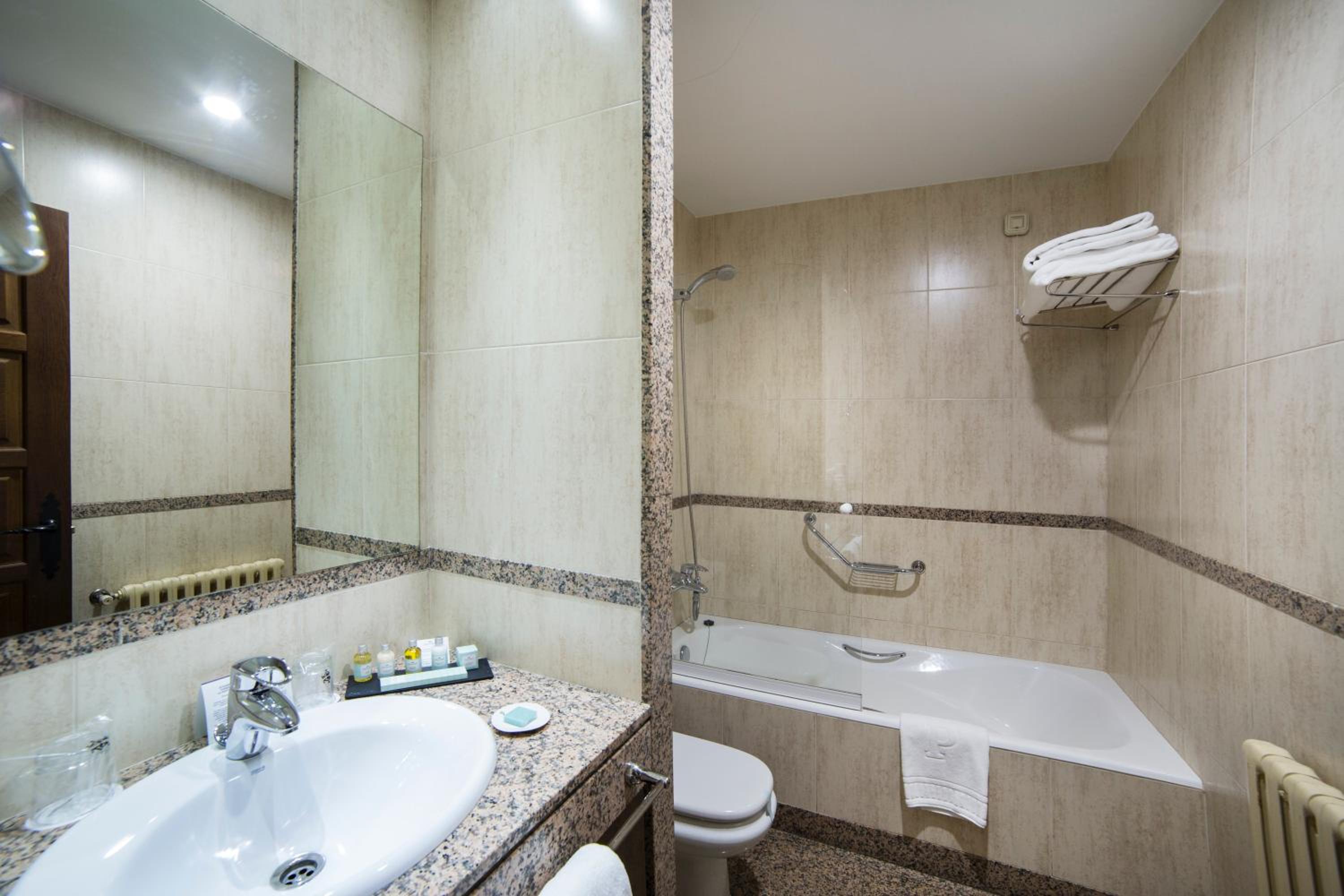 Standard Double Room - Photo 4