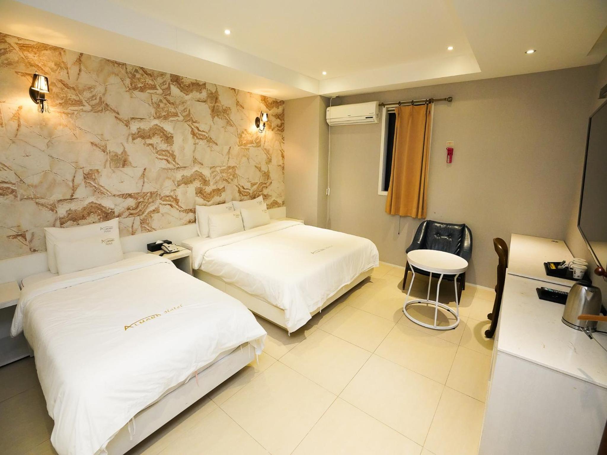 Premium Twin Room photo 2