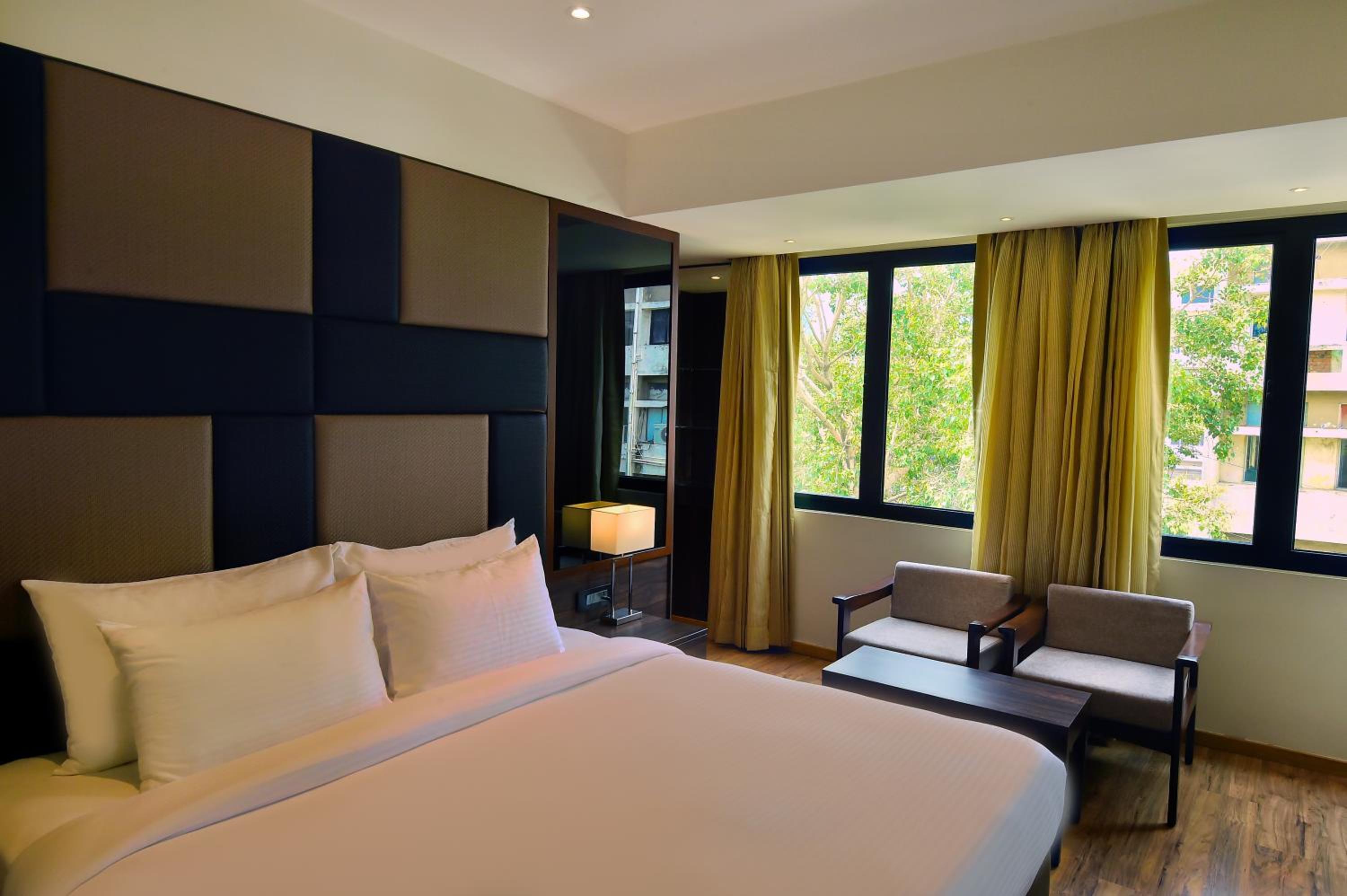Club Room (Pay 1500 INR plus tax for Extra person or child above 7 years at the property) - Photo 4