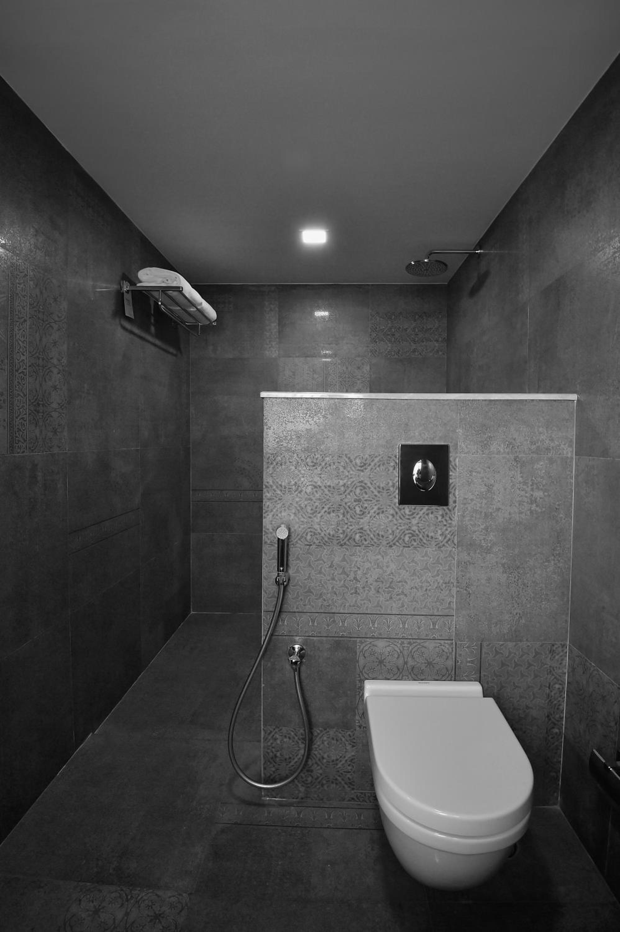 Suite  (Pay 2500 INR plus tax for Extra person or child above 7 years at the property)) - Photo 4