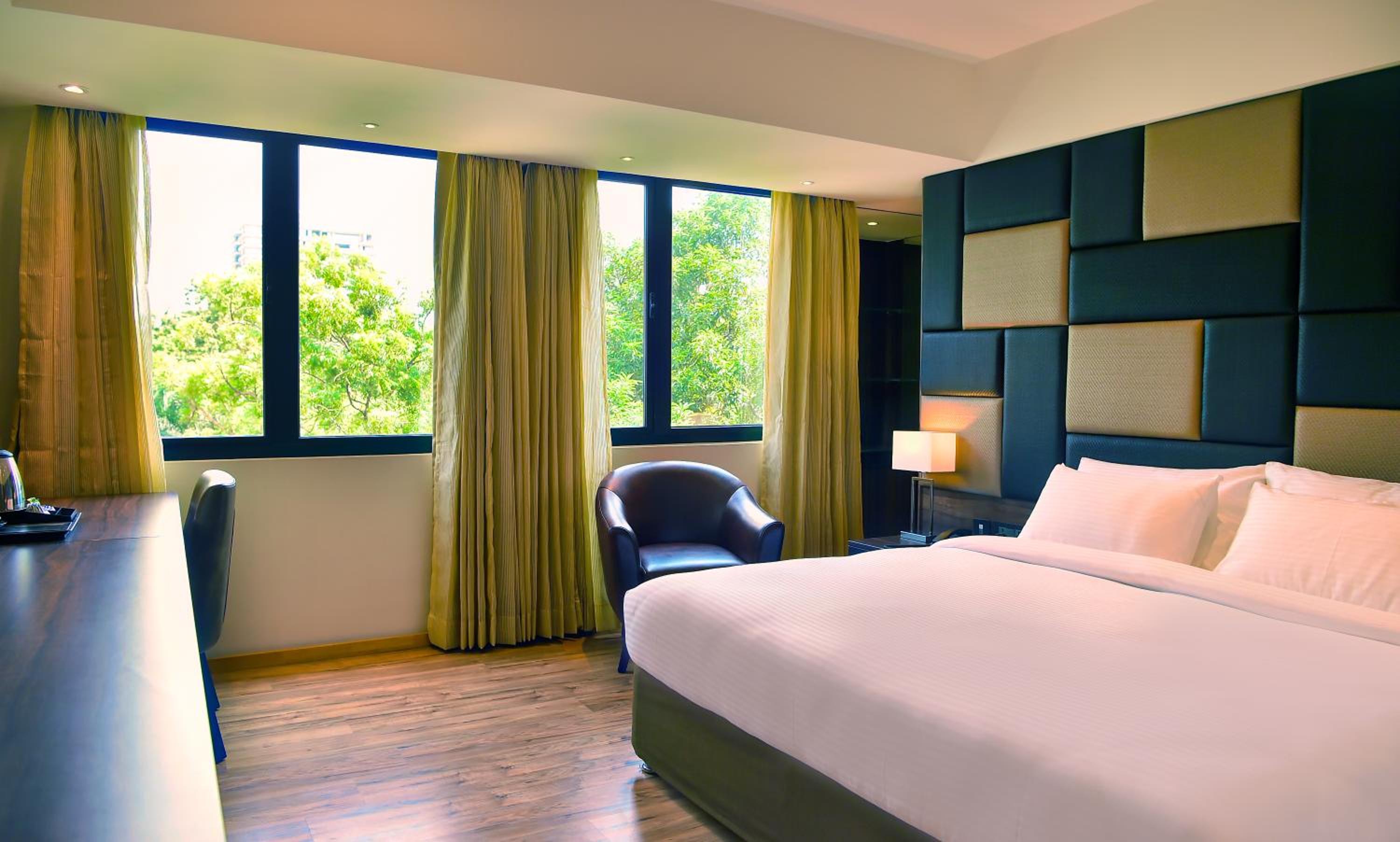 Suite  (Pay 2500 INR plus tax for Extra person or child above 7 years at the property)) - Photo 1