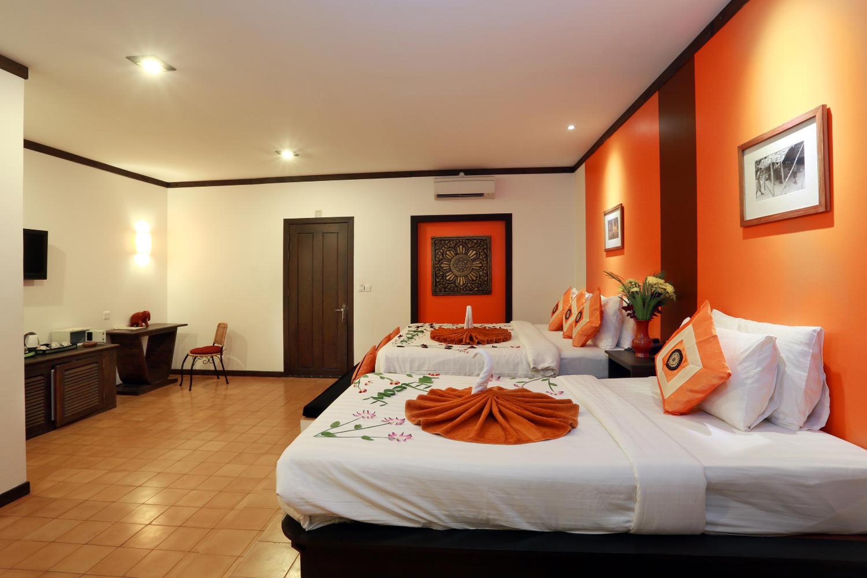 Family Suite with Balcony Pool View - Free Pickup photo 2