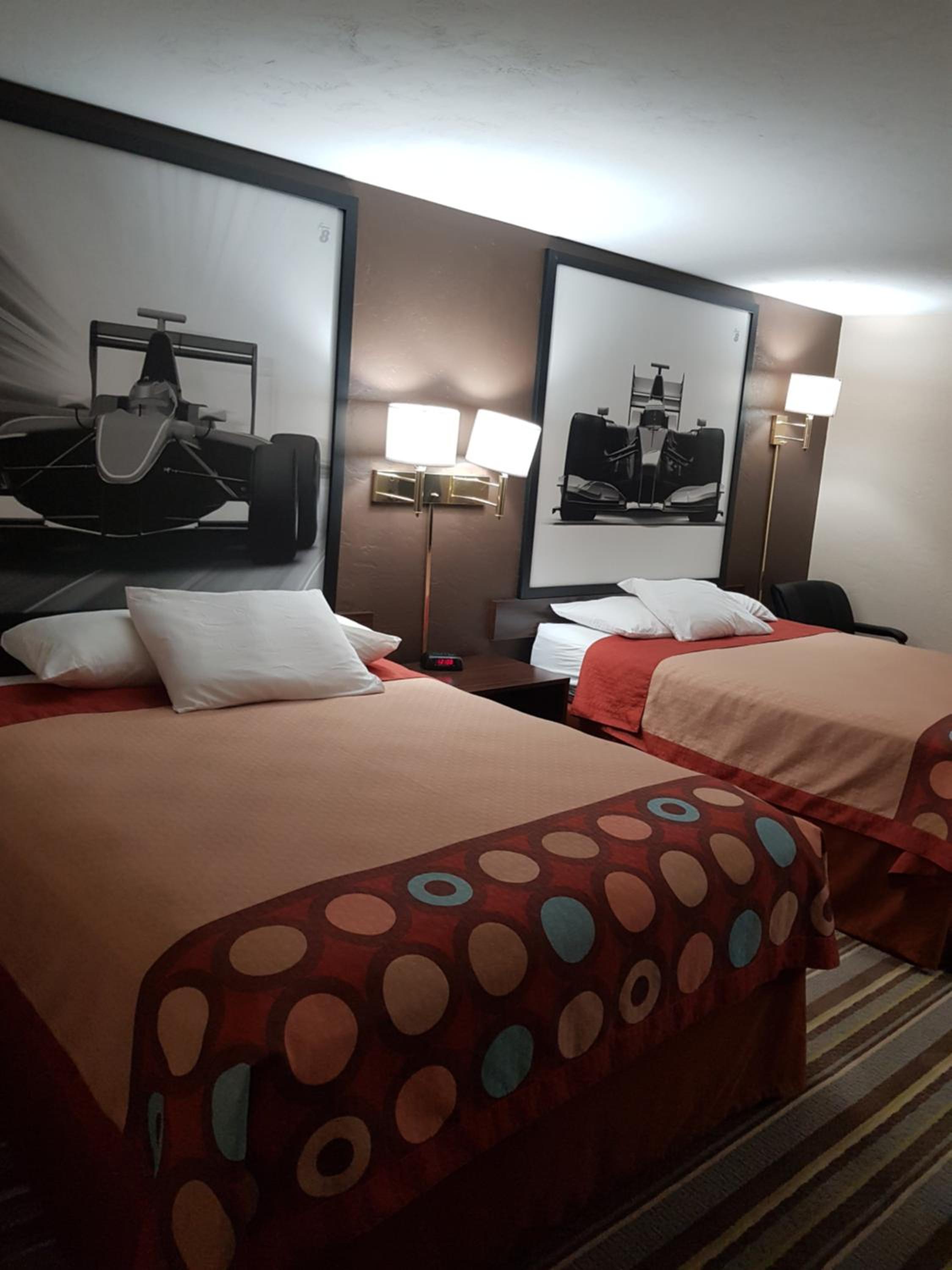 Queen Room with Two Queen Beds - Non-Smoking - Photo 3