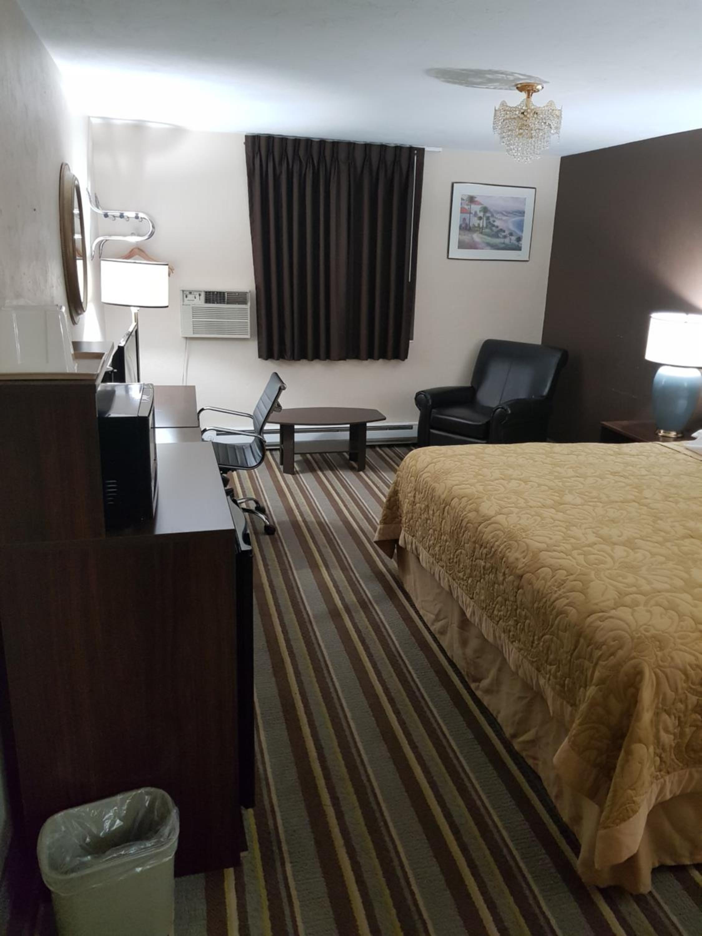 King Room - Non-Smoking - Photo 3