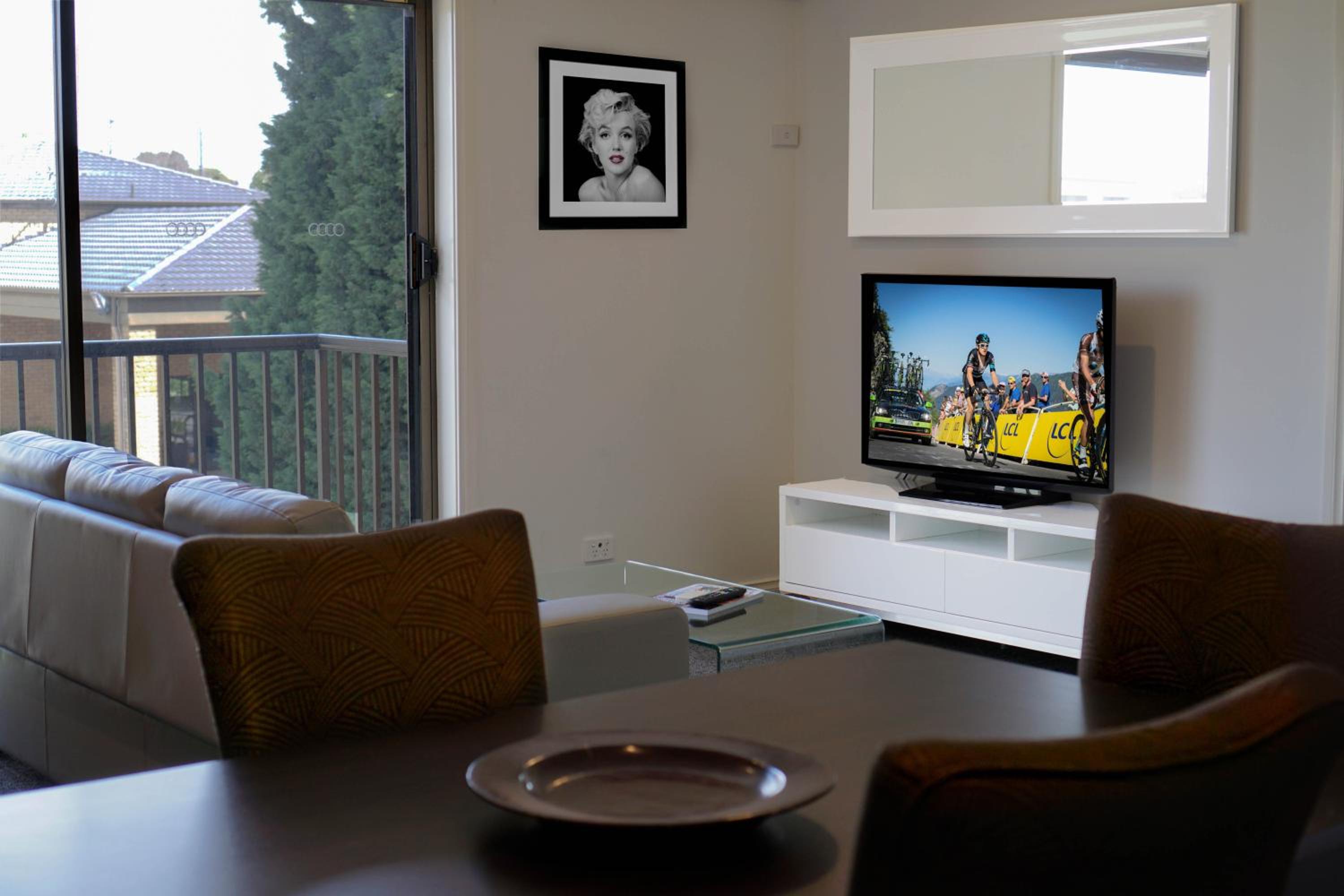 One-Bedroom Apartment - Photo 6
