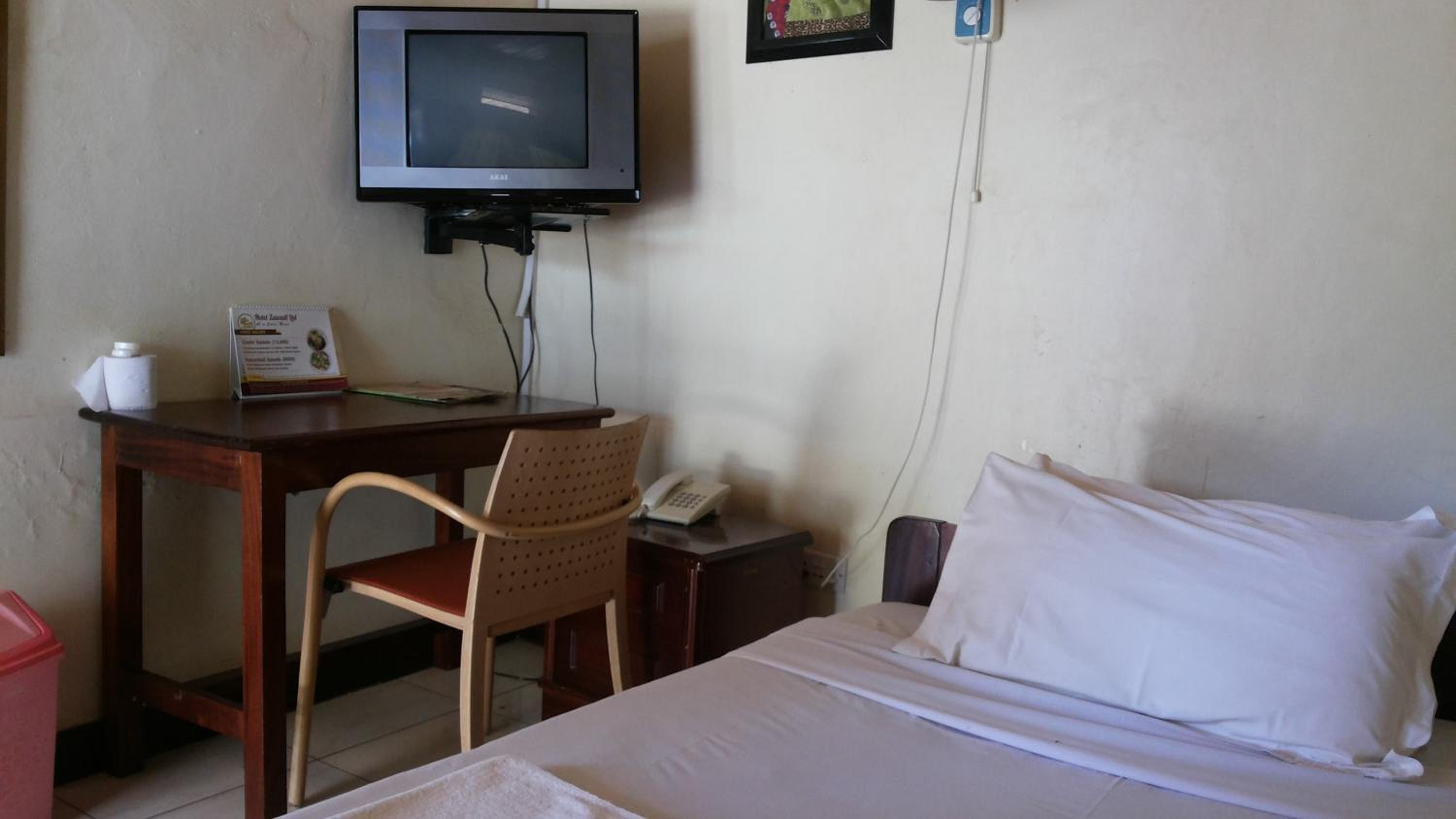 Standard Double Room With Shared Bathroom