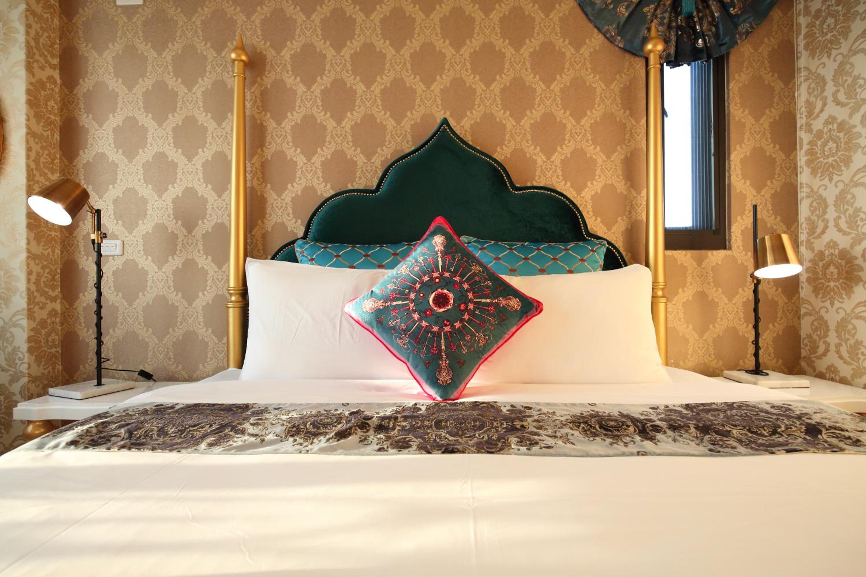 Queen Room - Photo 12