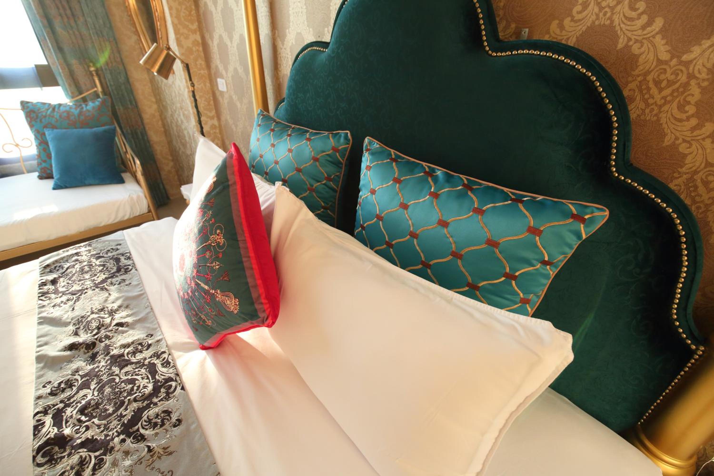 Queen Room - Photo 17