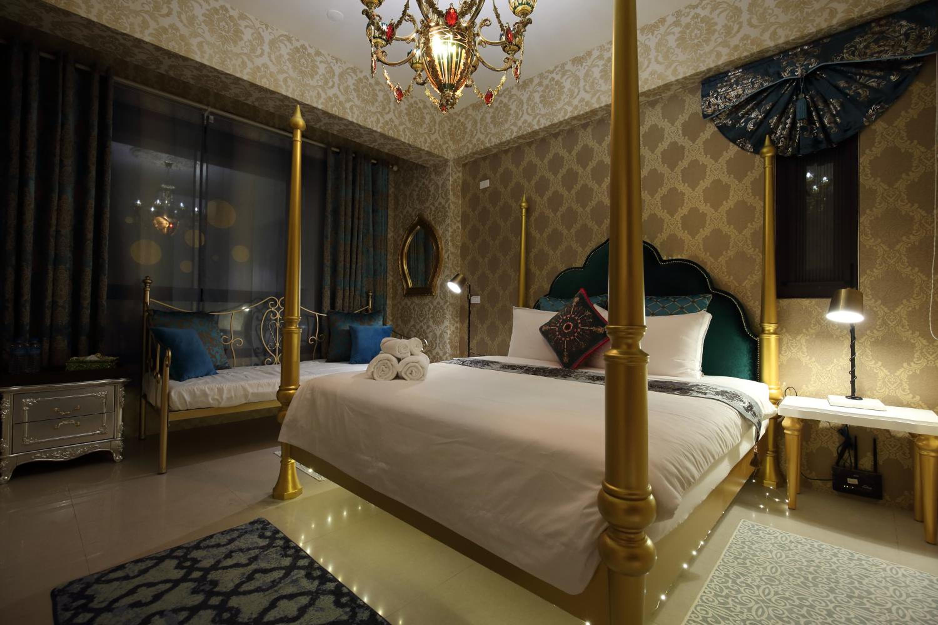 Queen Room - Photo 13