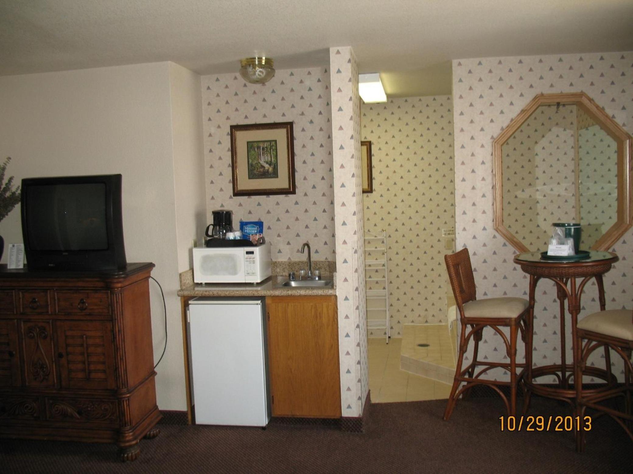 Premium King Room - Photo 2
