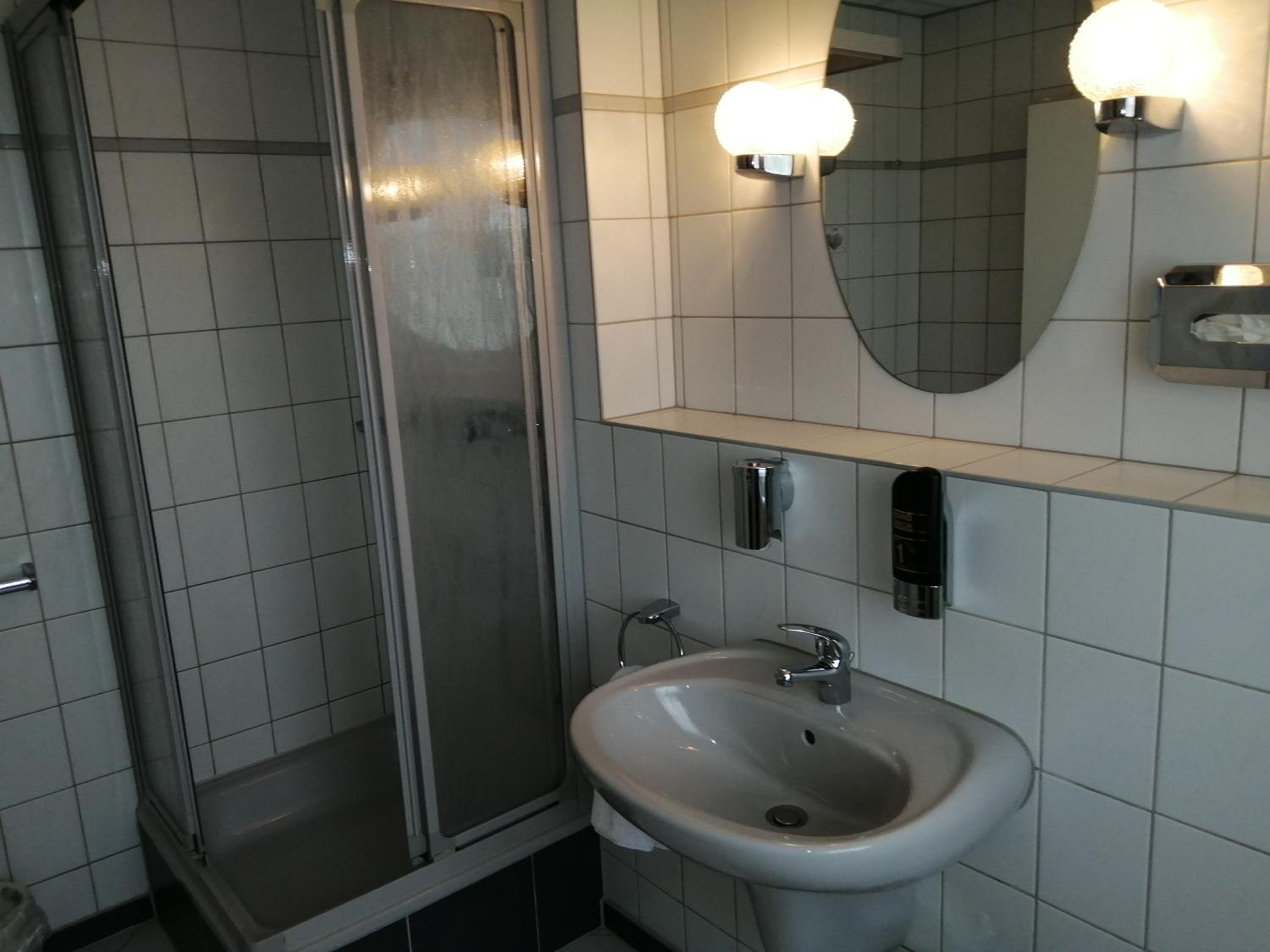 Budget Double or Twin Room - Photo 4