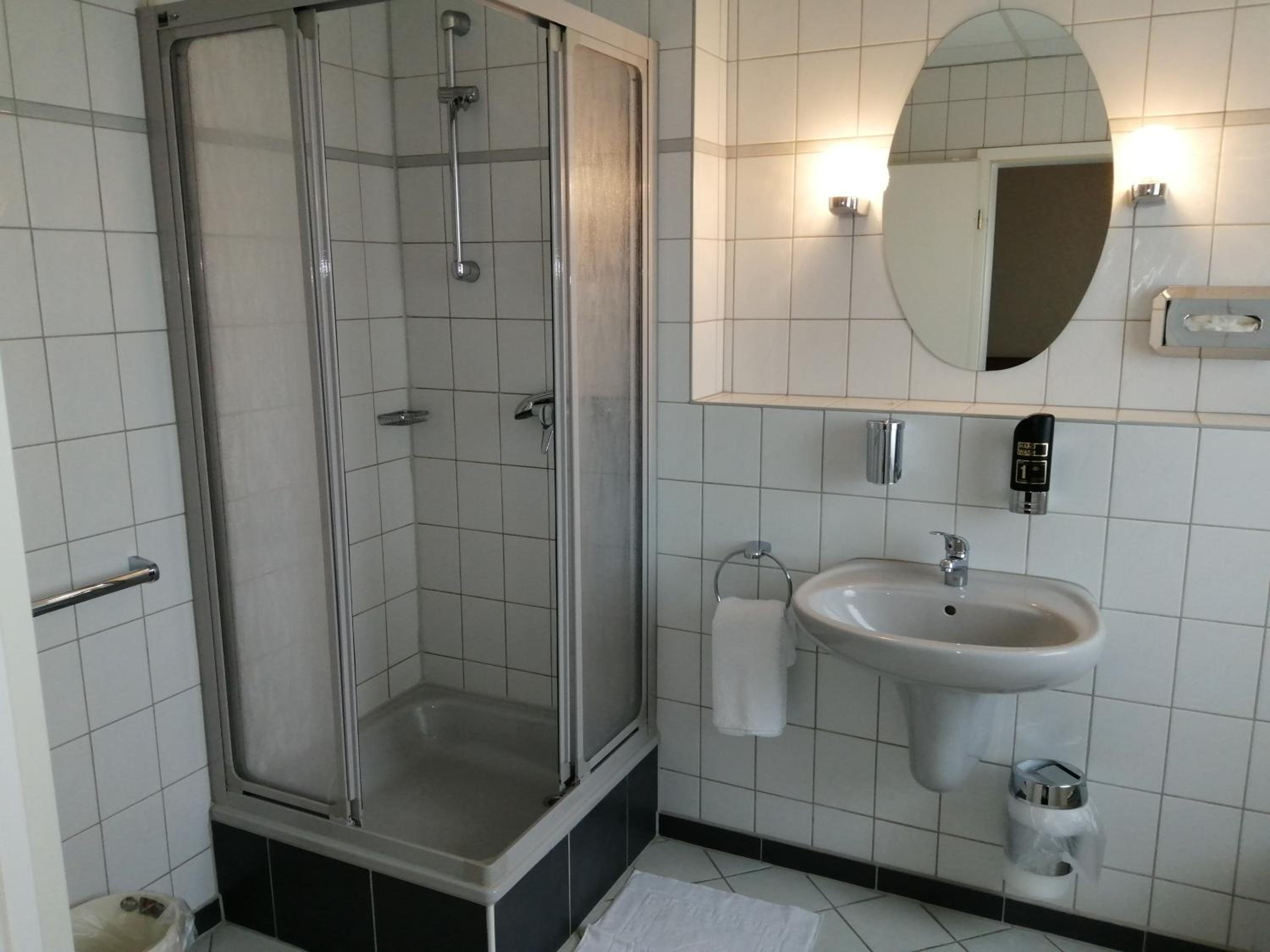 Budget Double or Twin Room - Photo 5