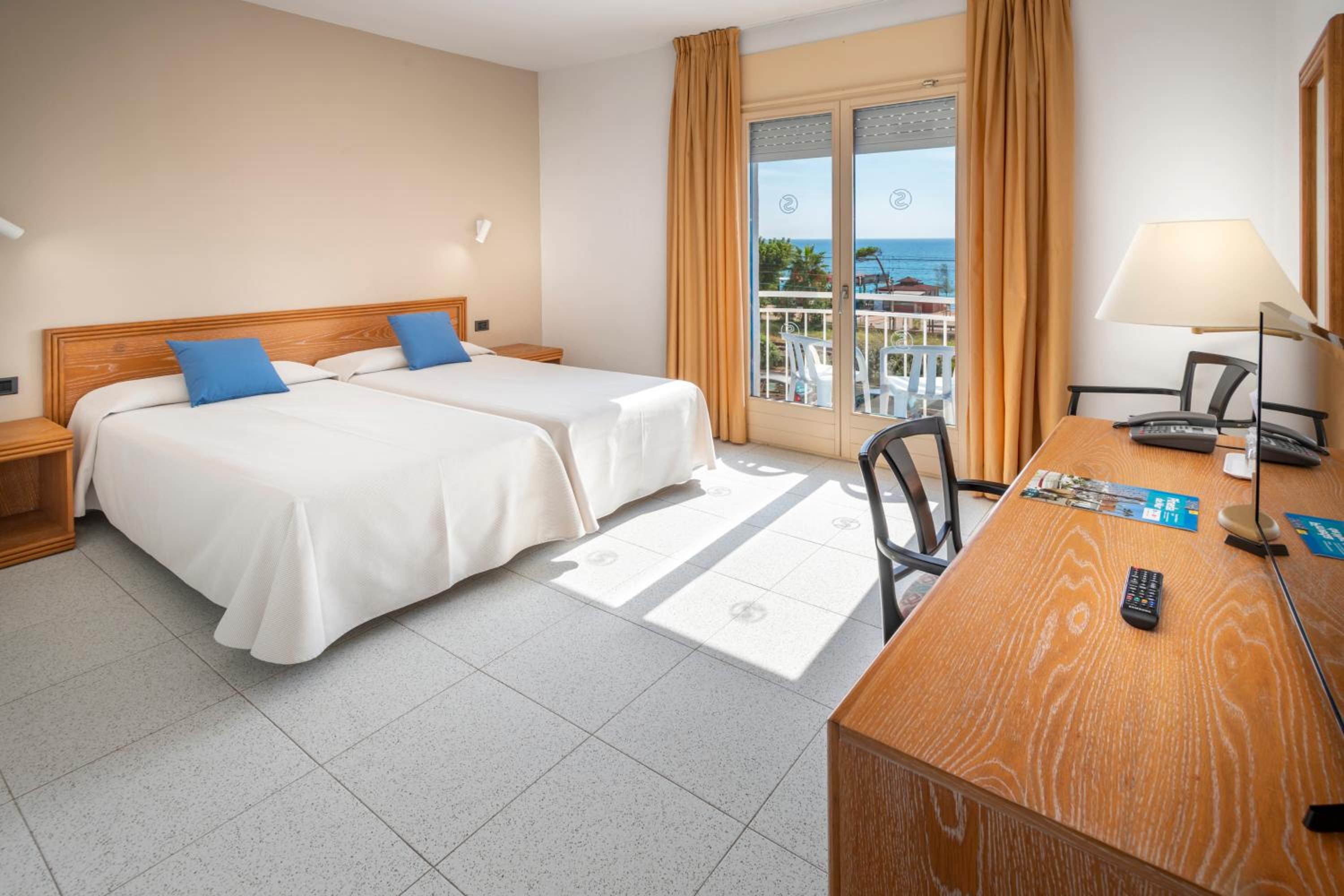 Double Room with Sea View - Photo 8