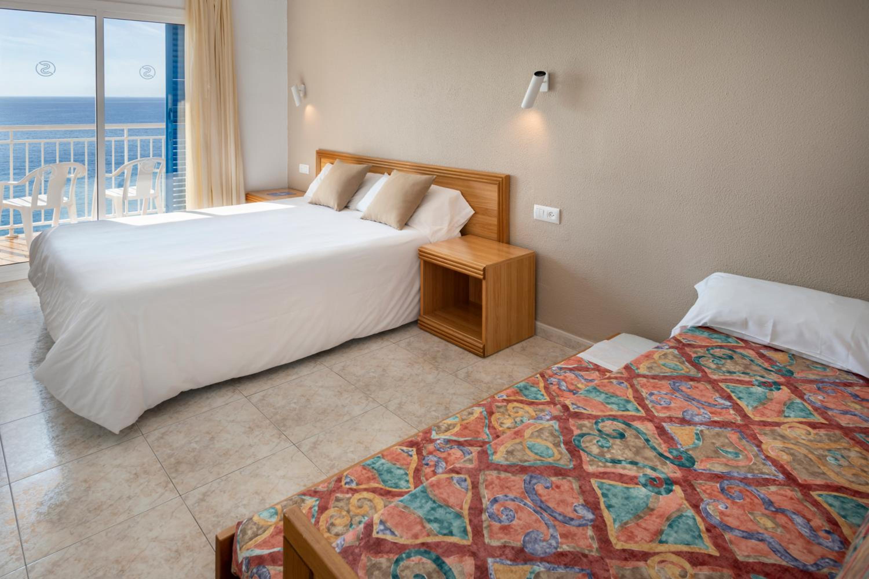 Triple Room with Sea View - Photo 2