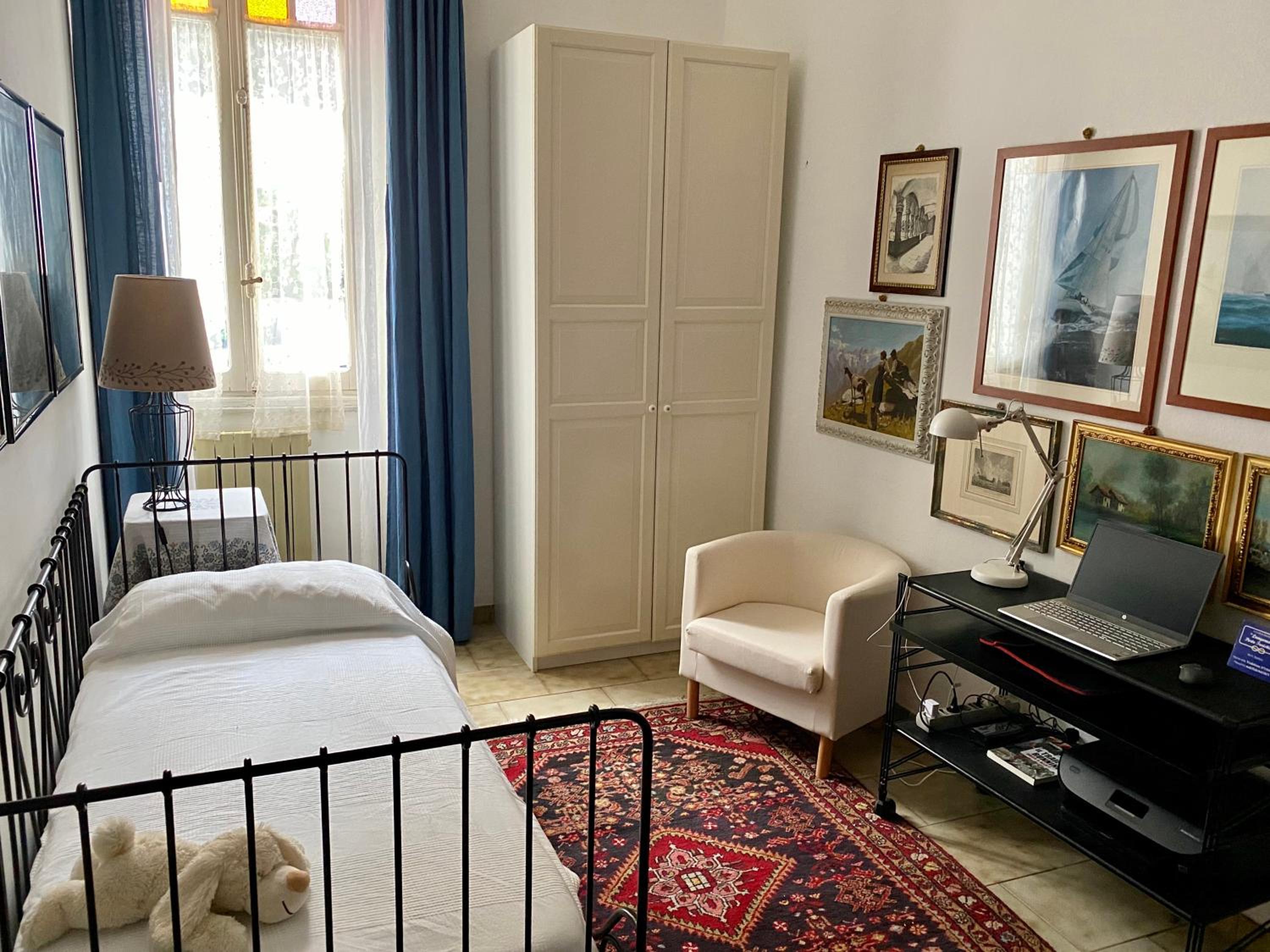 Single Room with Private External Bathroom photo 2