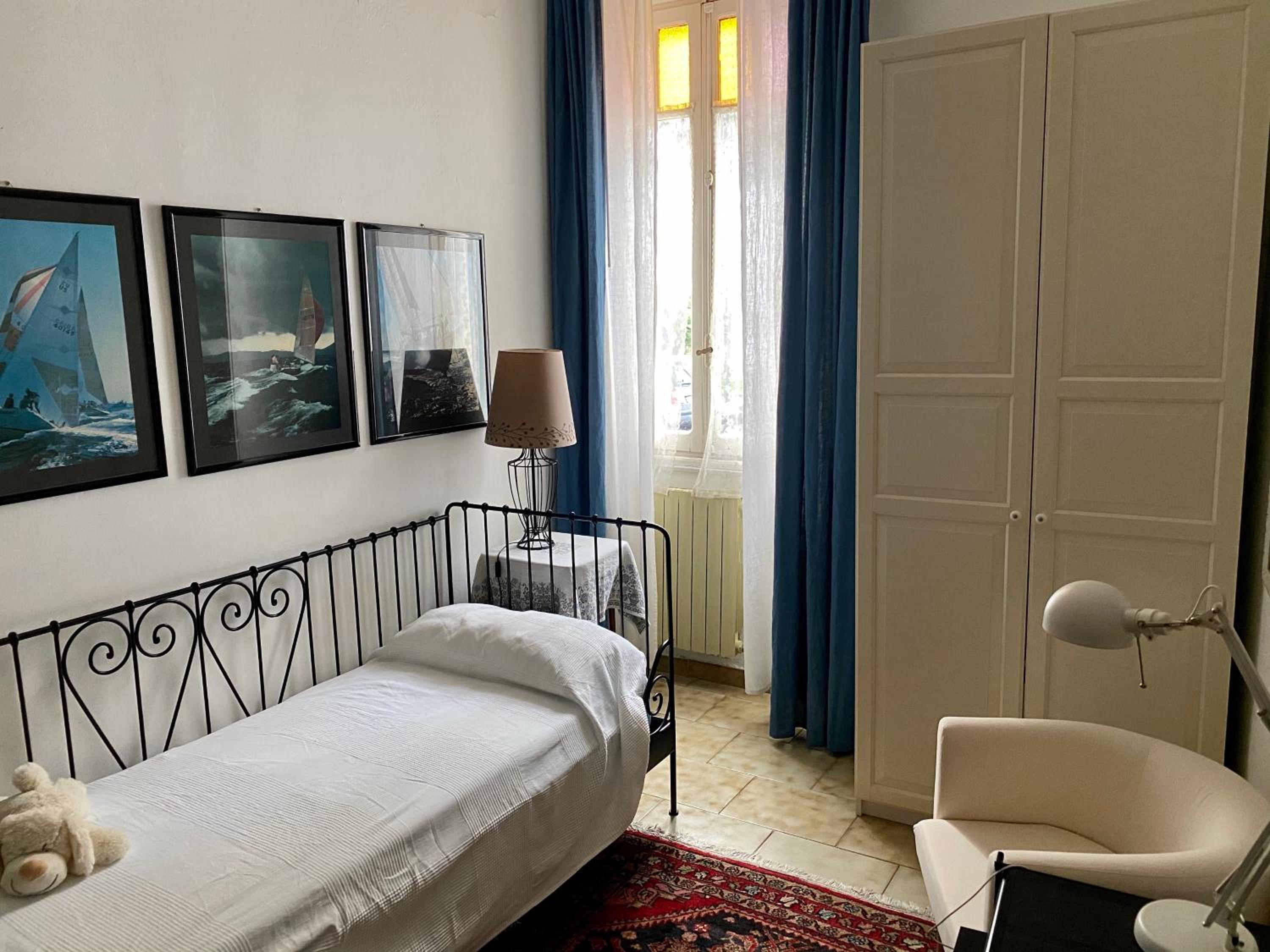 Single Room with Private External Bathroom photo 1
