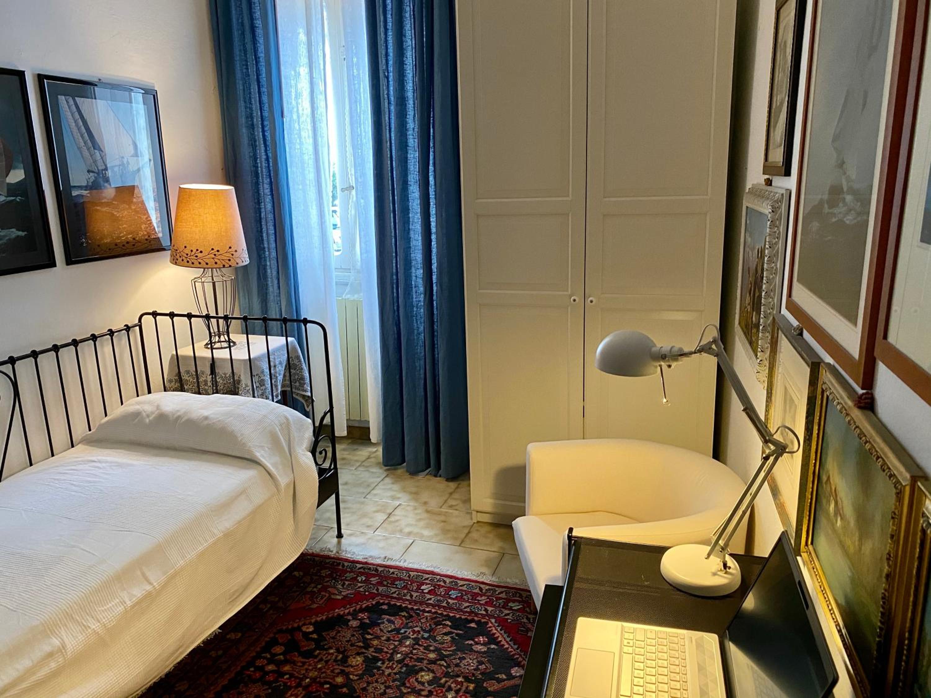 Single Room with Private External Bathroom photo 3